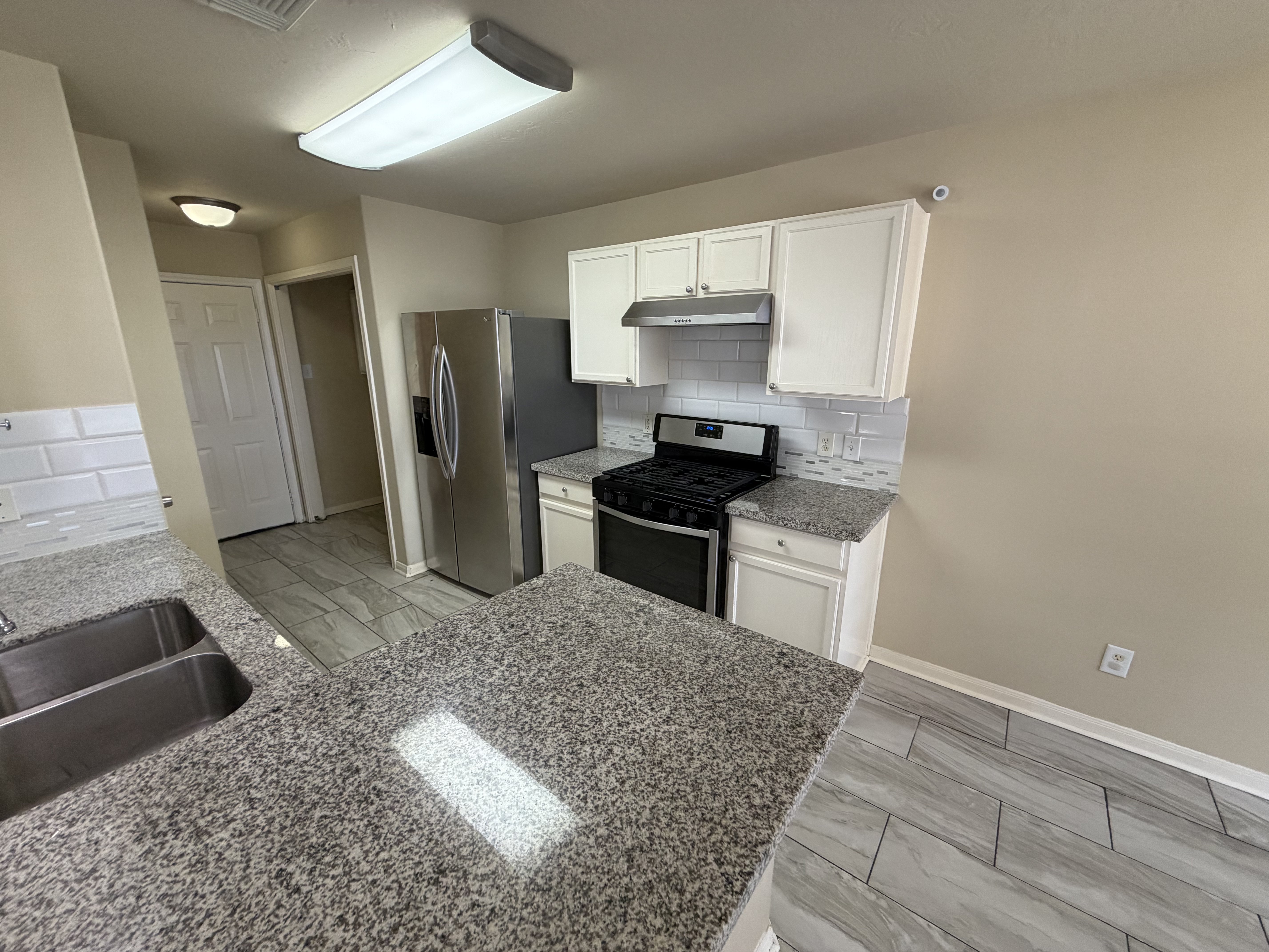 Photo 2 of 28 of 10250 Rolleston Ln, Houston, TX