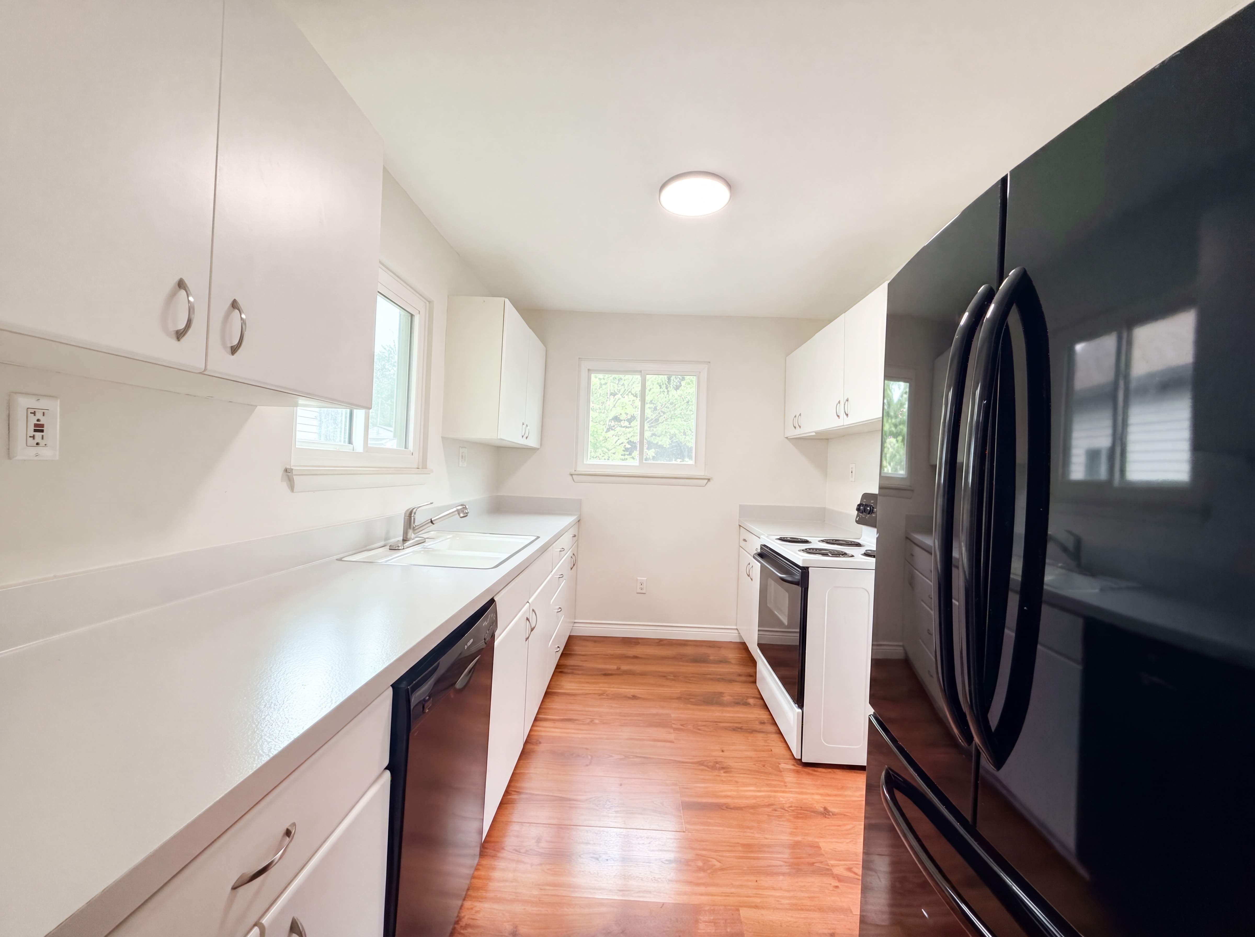 Photo 13 of 19 of 33522 Fernwood St, Westland, MI