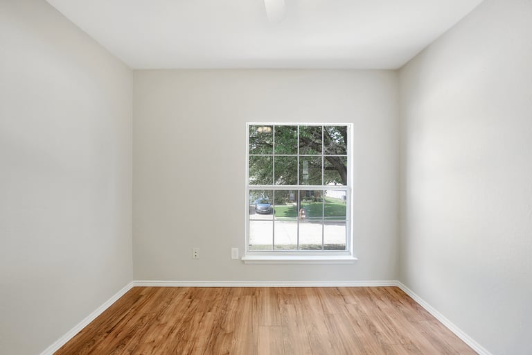 Photo 18 of 27 - 923 Silver Streak Dr, Saginaw, TX 76131