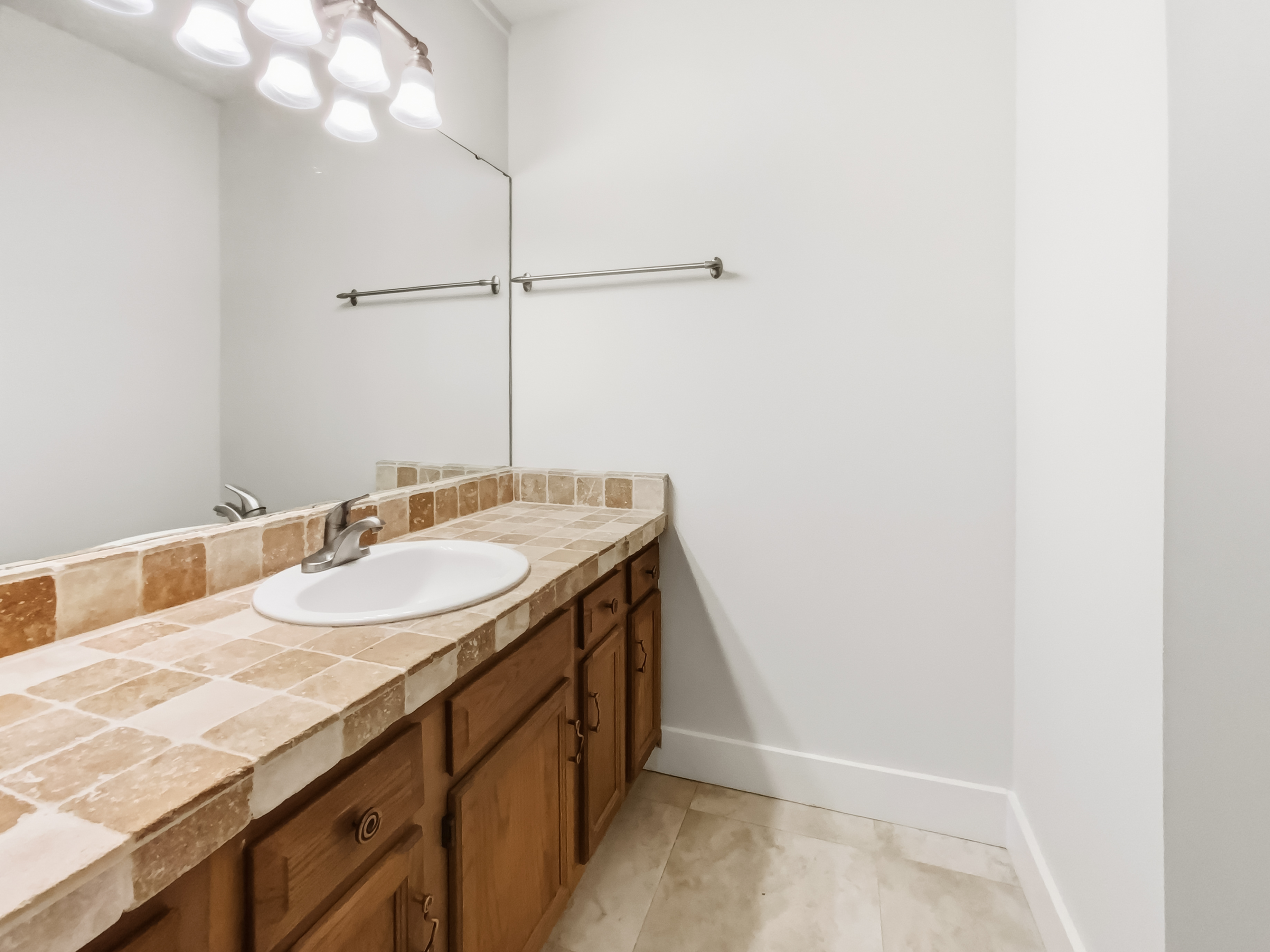 Photo 13 of 22 of 2440 Deloach Ln, Jacksonville, FL