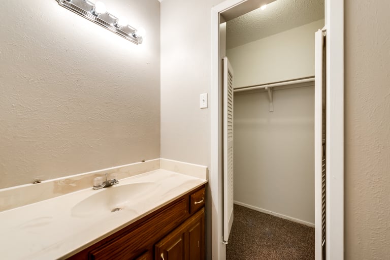 Photo 14 of 29 - 1426 Westwood Dr, Lewisville, TX 75067