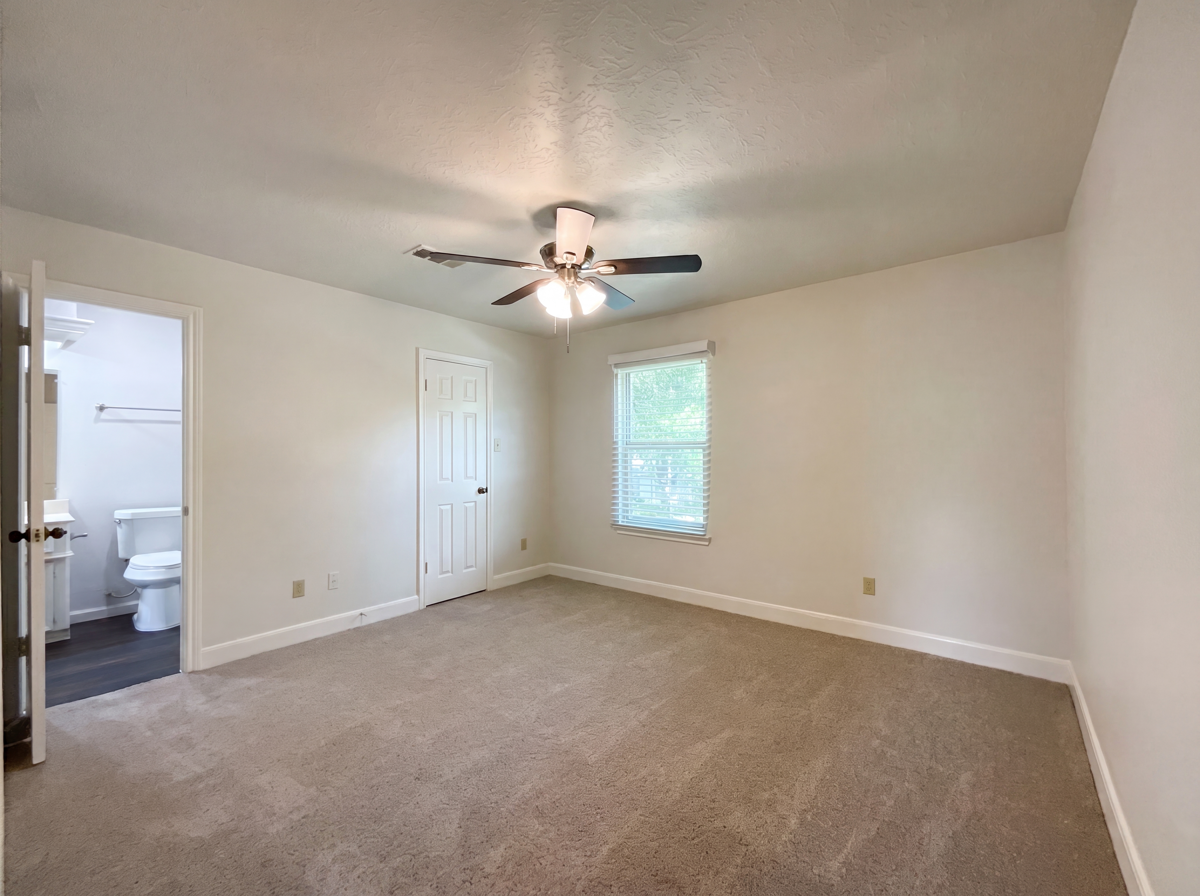 Photo 18 of 26 of 2503 Pleasant Creek Dr, Kingwood, TX