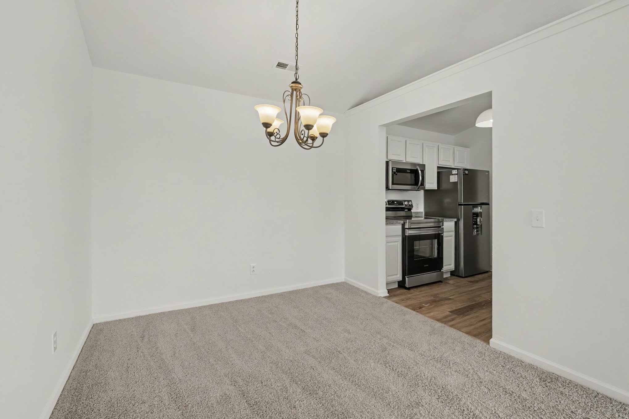 Photo 8 of 31 of 9673 Sylvan Ln, Concord Township, OH
