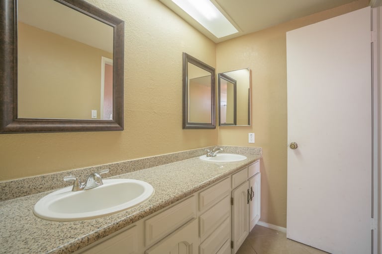 Photo 15 of 26 - 7702 W Catalina Dr, Phoenix, AZ 85033
