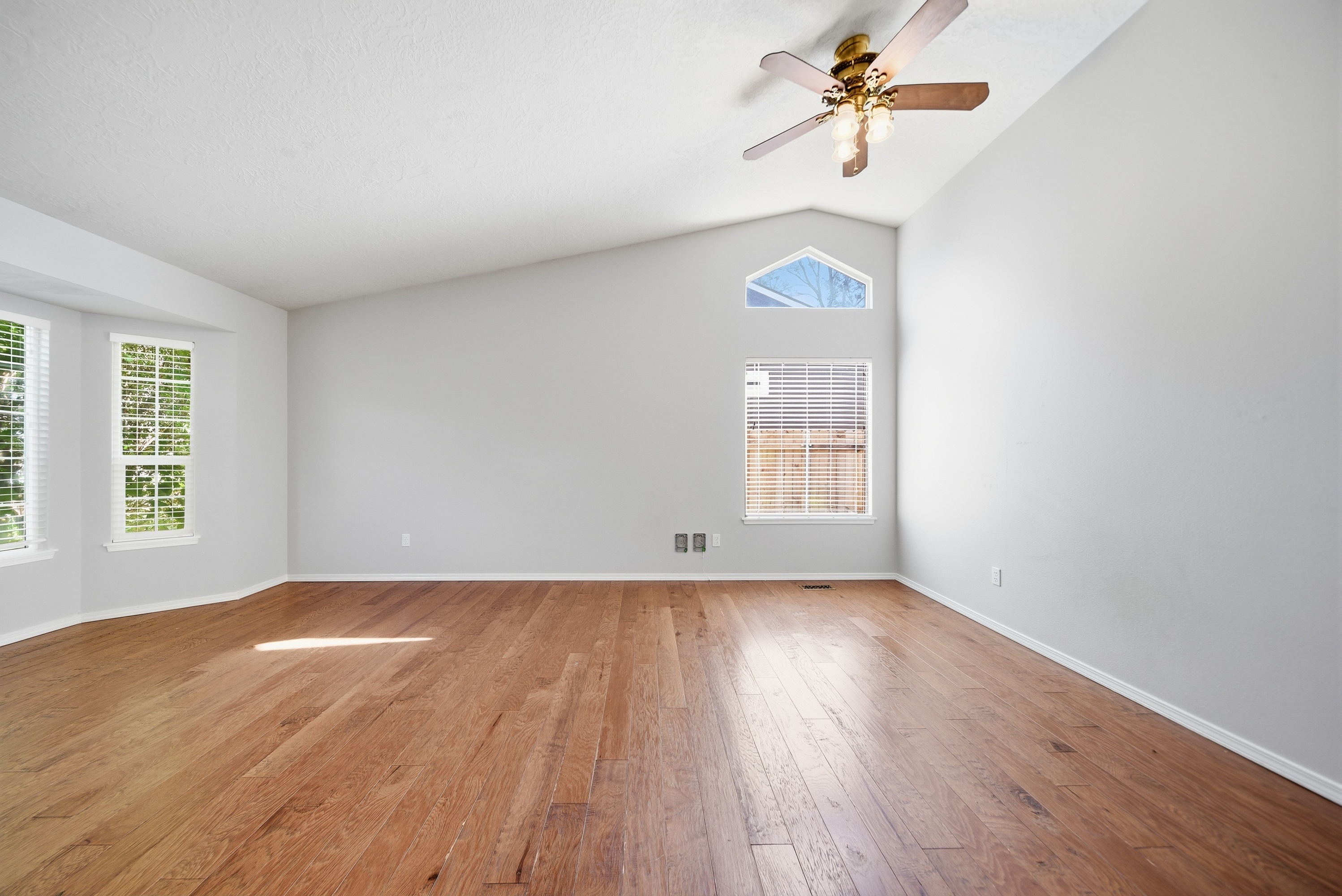 Photo 4 of 31 of 5417 N Hertford Way, Boise, ID