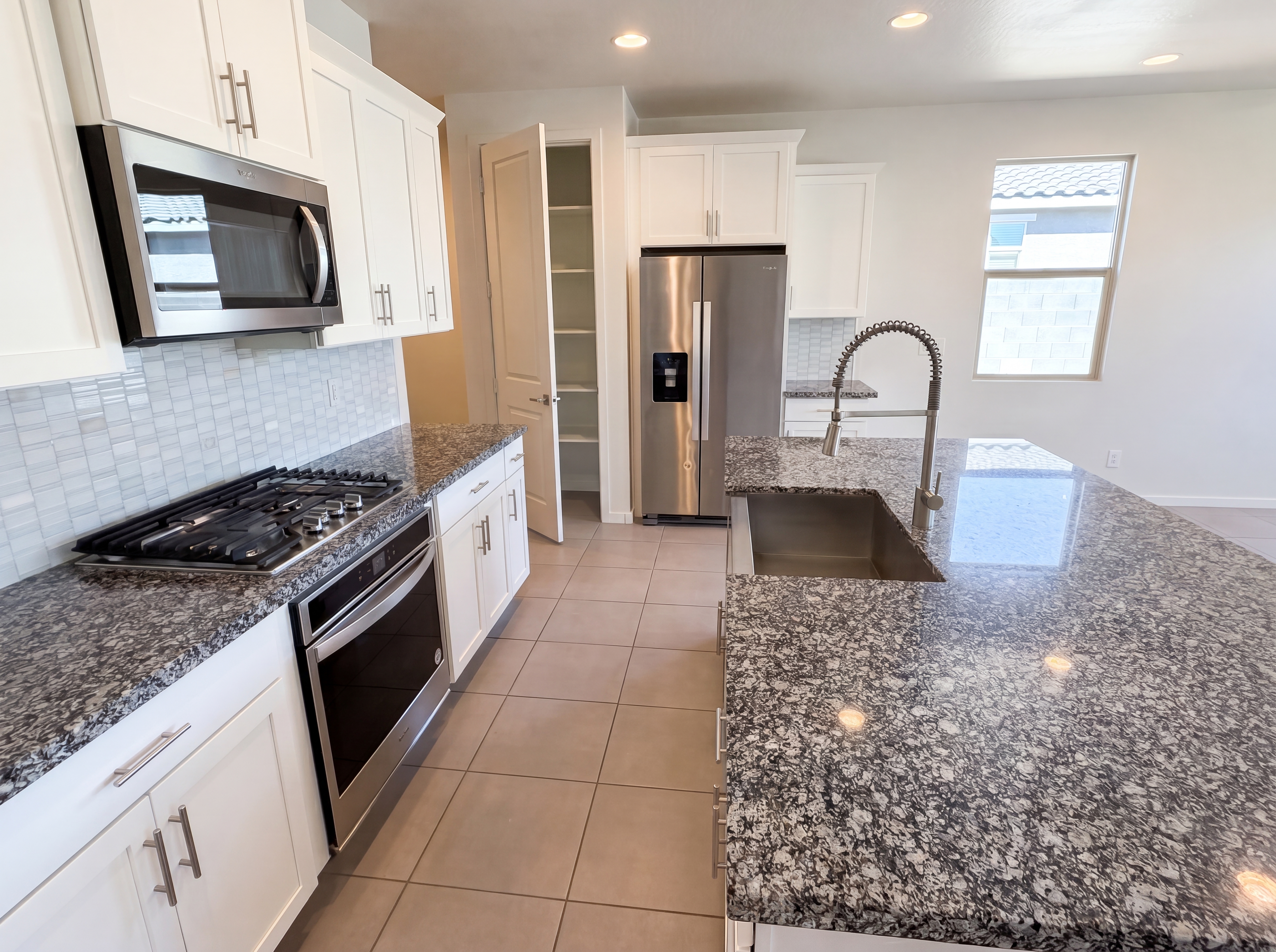 Photo 2 of 25 of 17722 W Pinnacle Vista Dr, Surprise, AZ