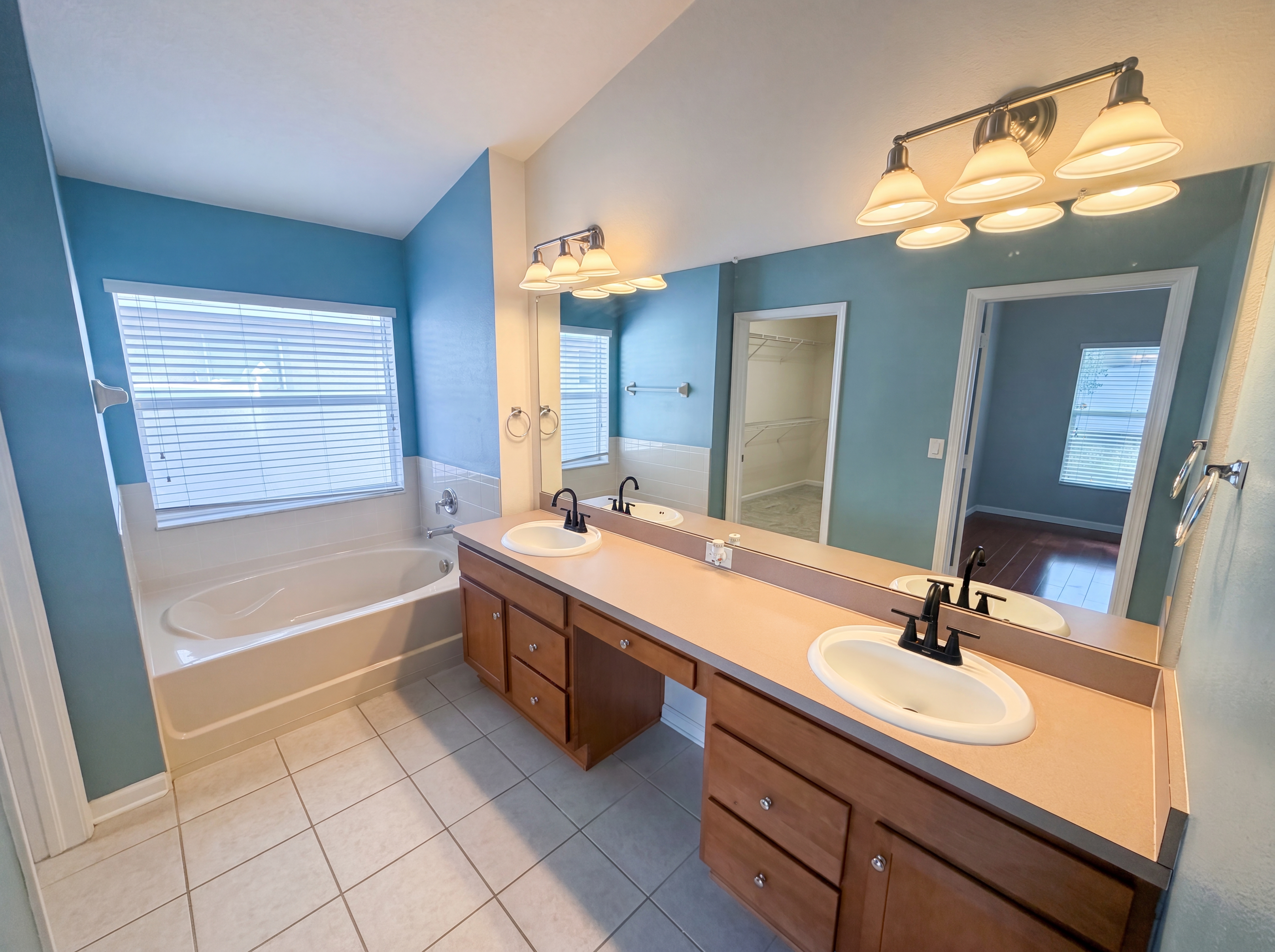 Photo 8 of 28 of 575 Sea Holly Dr, Brooksville, FL