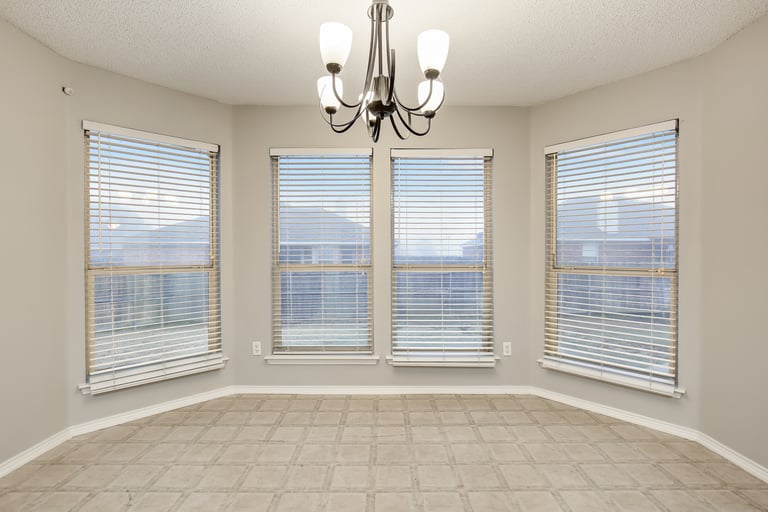 Photo 9 of 29 - 517 Barbara Jean Ln, Burleson, TX 76028