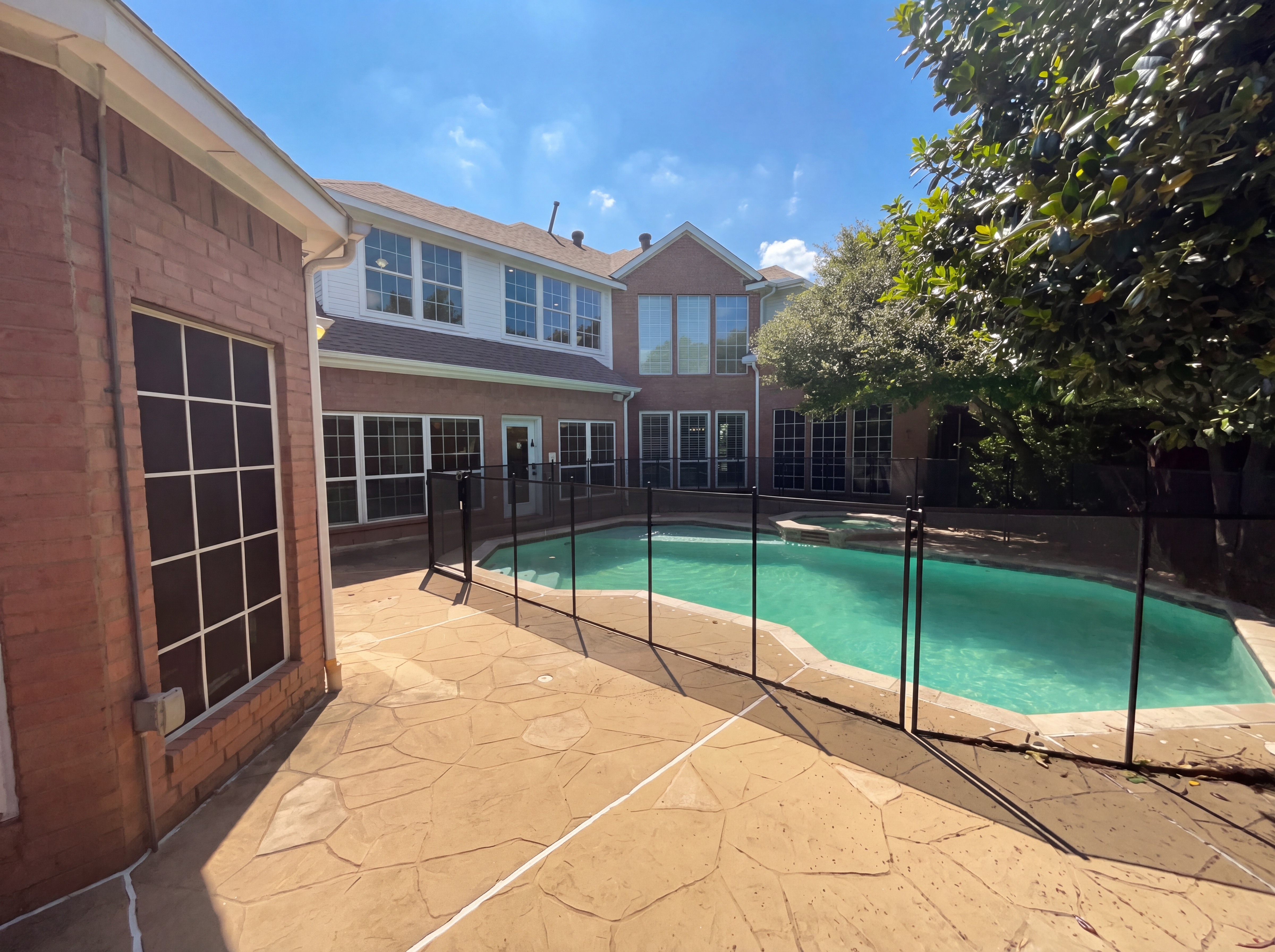 Photo 5 of 19 of 2400 Creekview Dr, Plano, TX