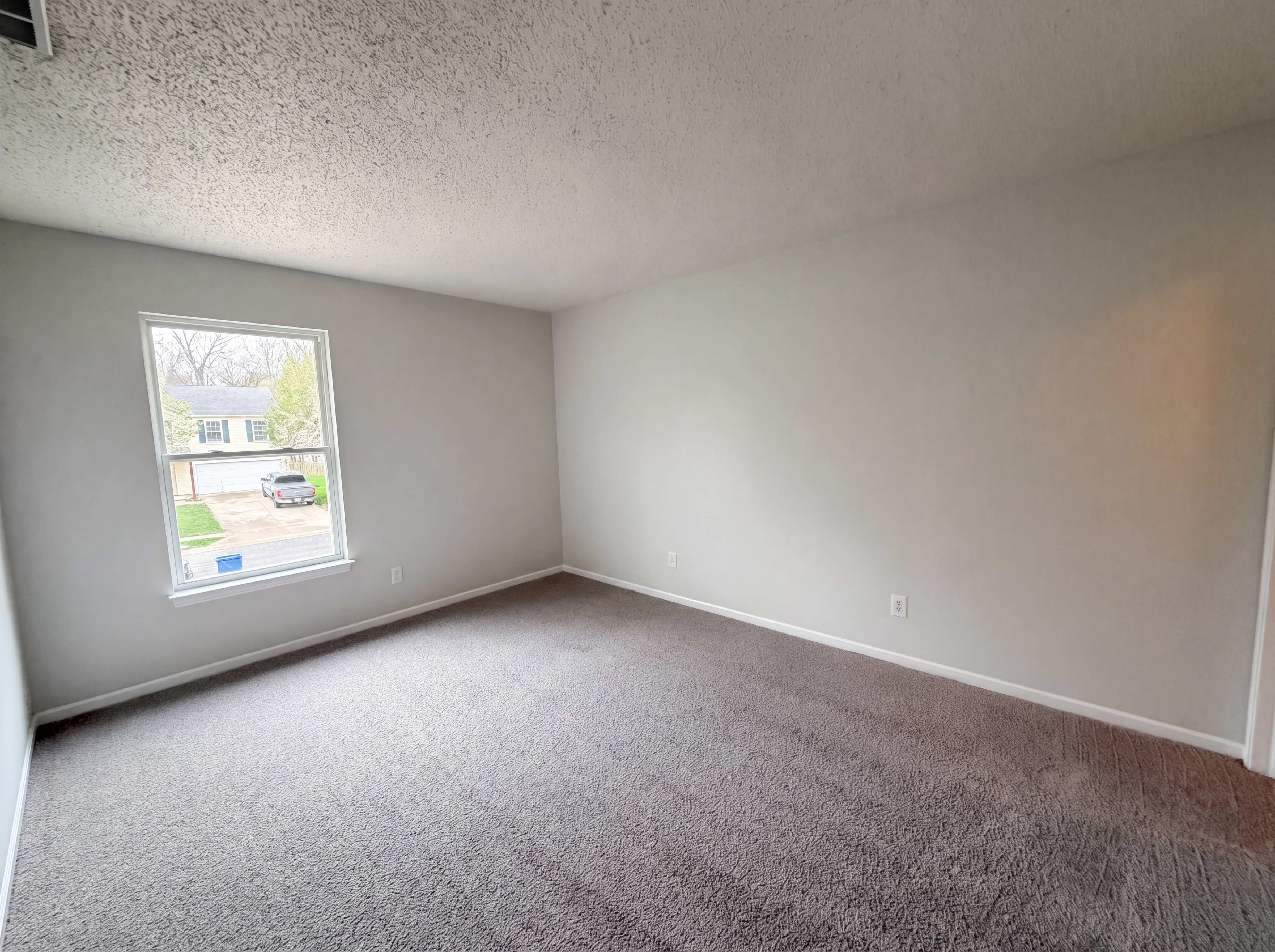Photo 15 of 22 of 1108 Albemarle Cir, Noblesville, IN