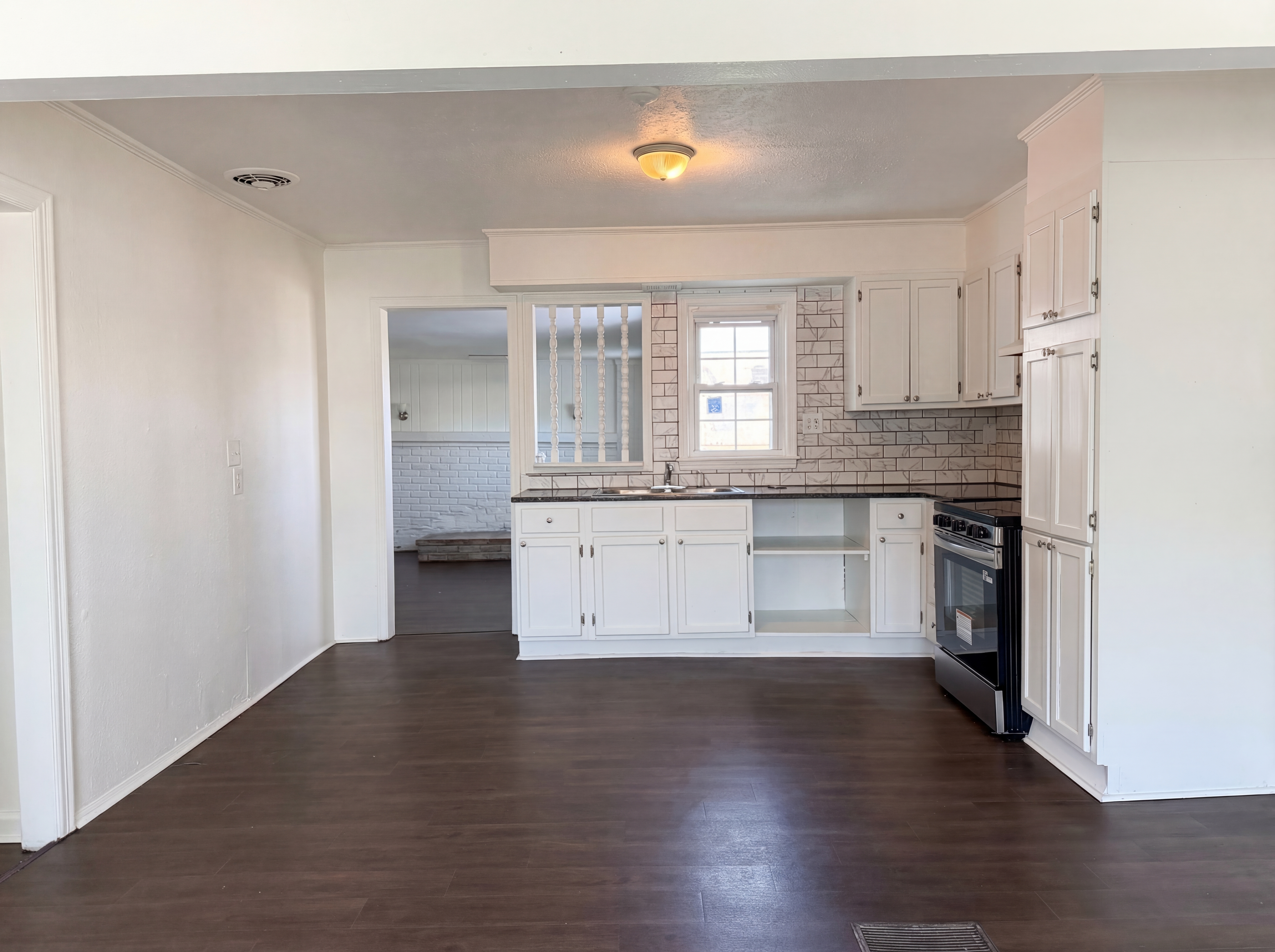 Photo 2 of 17 of 410 B St, Belton, MO
