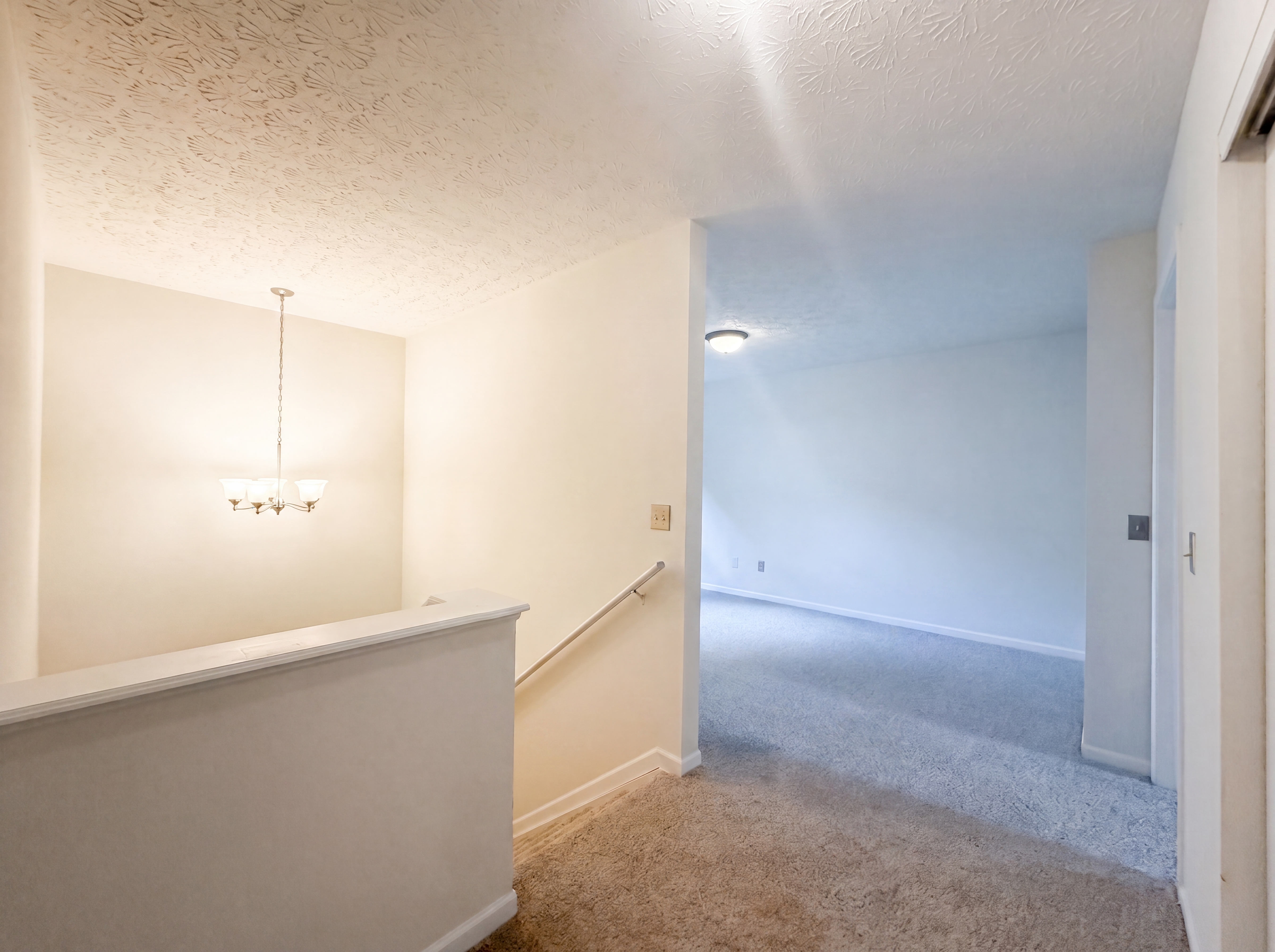 Photo 11 of 29 of 4625 Kenross Dr, Columbus, OH