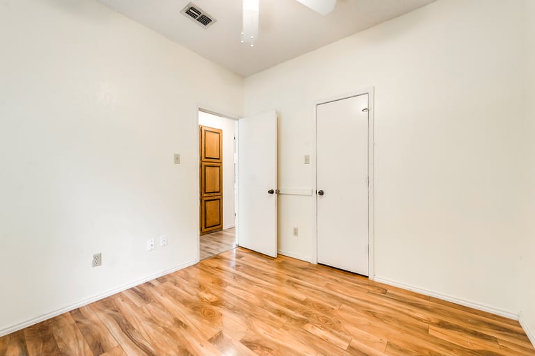 Photo 18 of 24 - 6913 Egan Way, Fort Worth, TX 76137