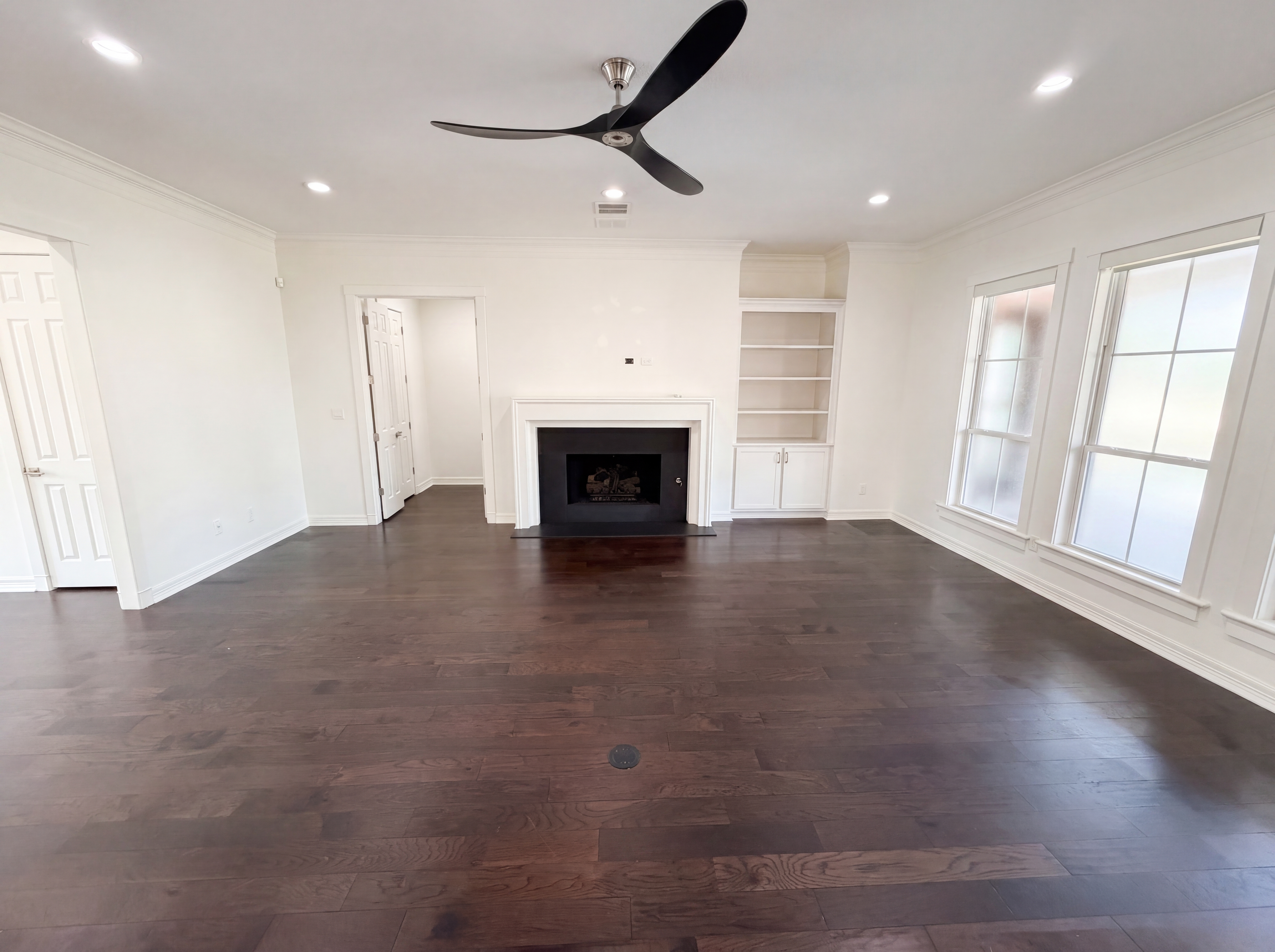Photo 3 of 61 of 4385 Brownstone Dr, Beaumont, TX