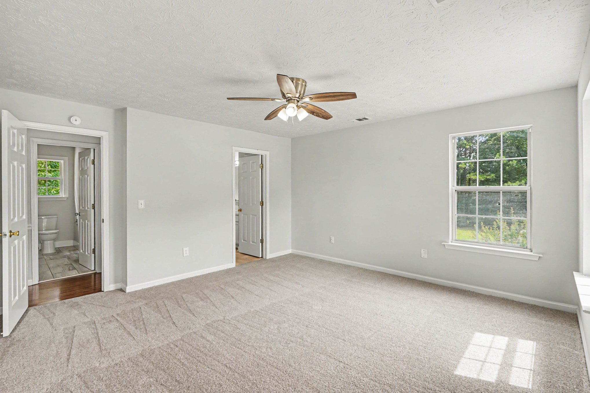 Photo 11 of 20 of 10502 Irongate Ln, Jonesboro, GA