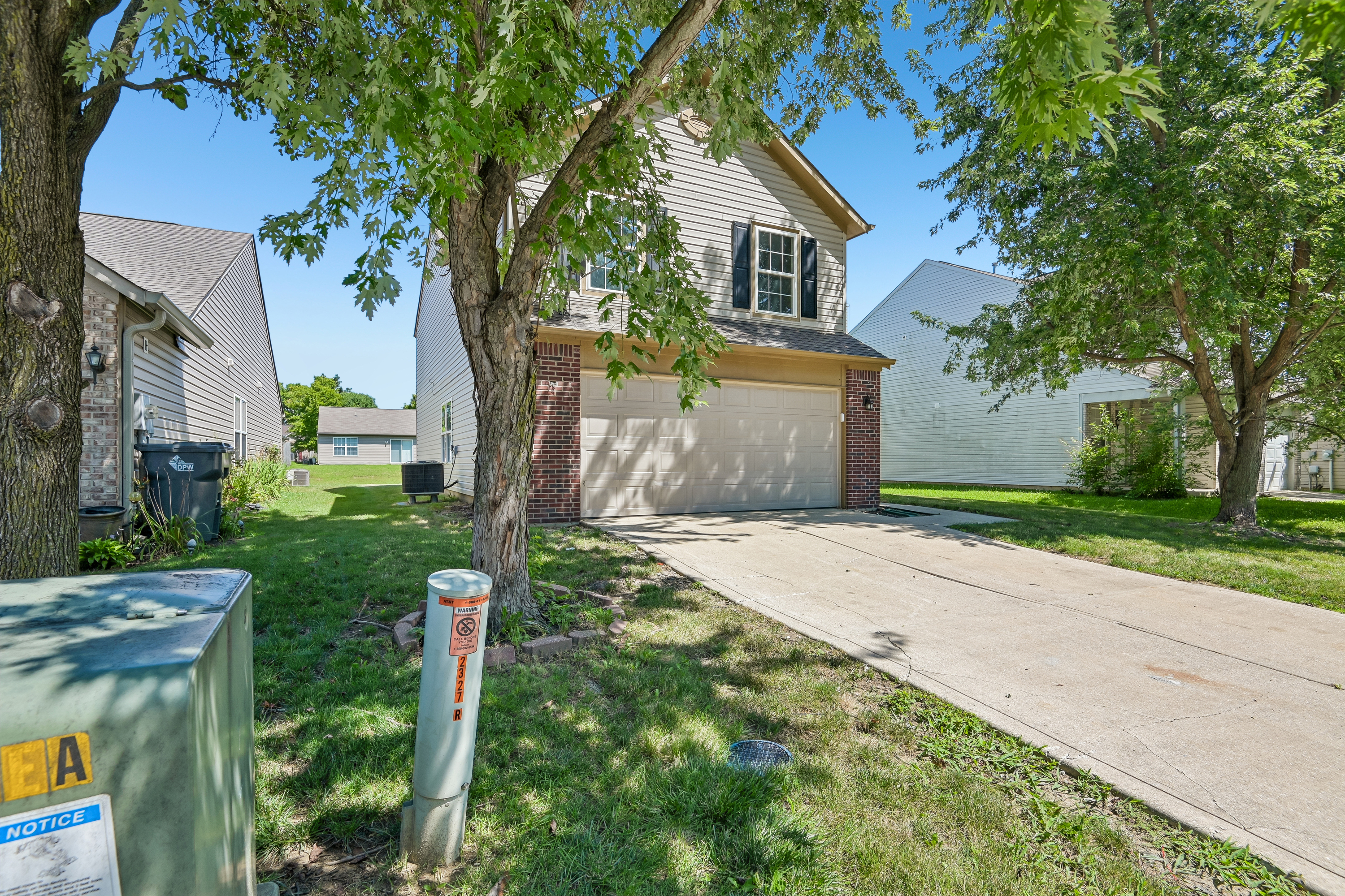 Photo 25 of 43 of 2327 Rostock Ct, Indianapolis, IN