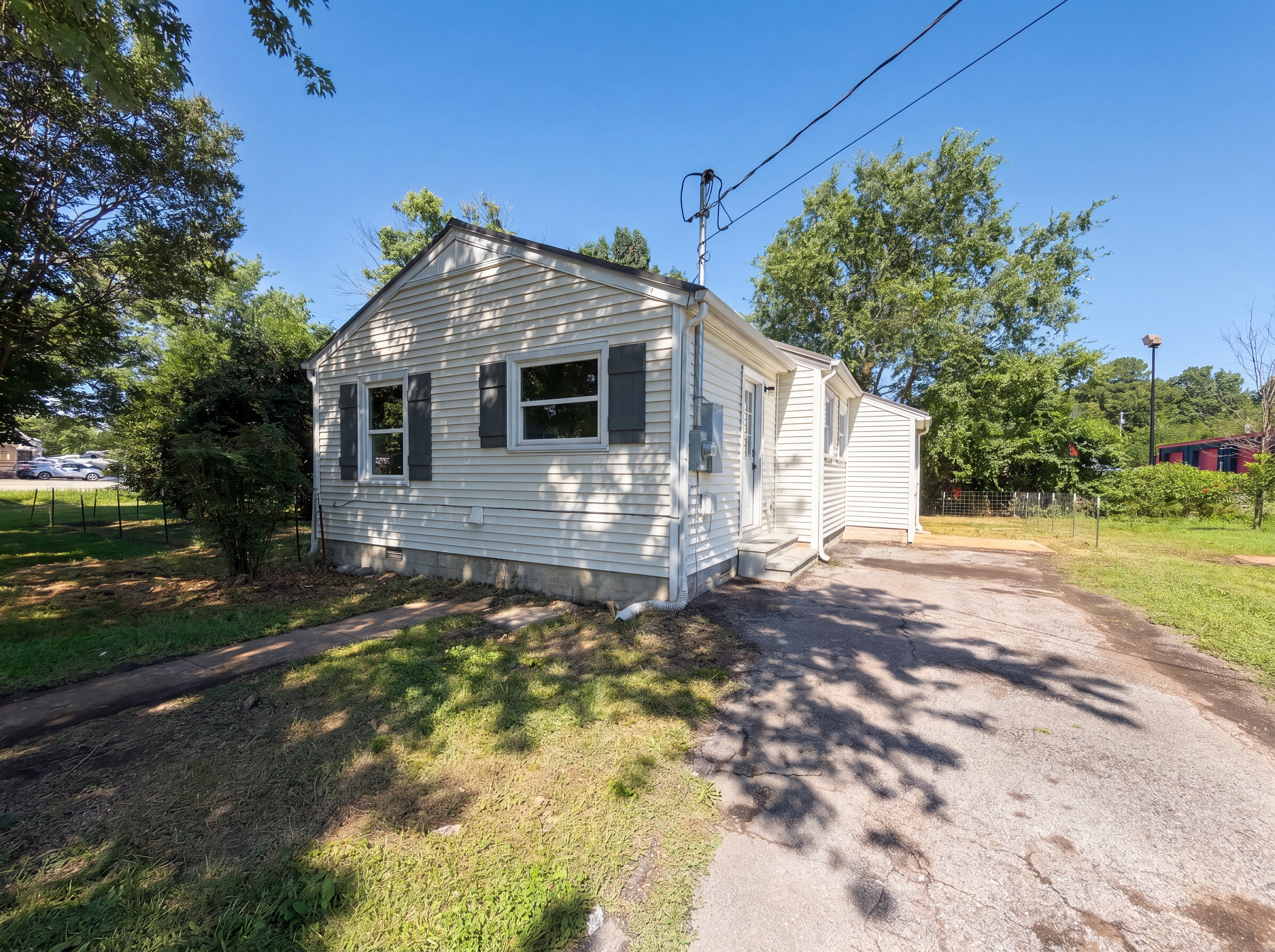 Photo 17 of 19 of 1036 E Commerce St, Lewisburg, TN