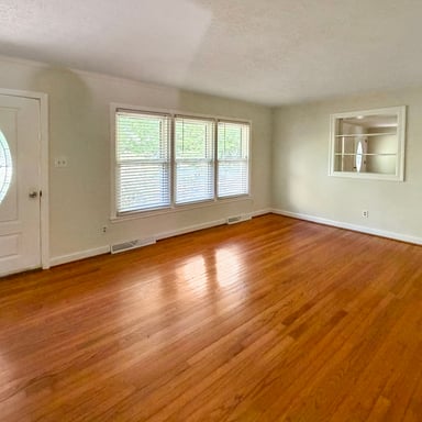Property photo 3 of 108 W Dogwood Dr