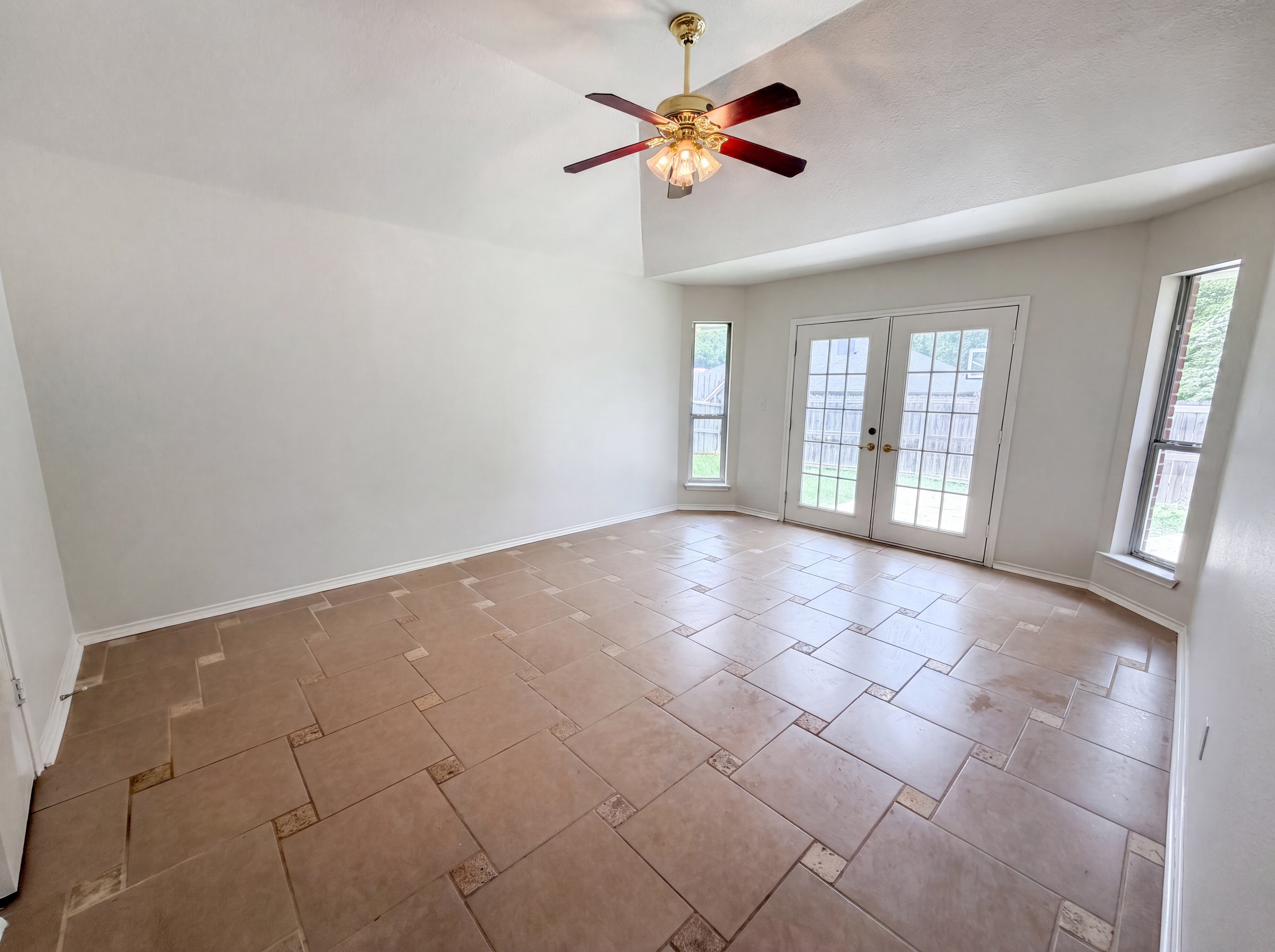Photo 6 of 17 of 10740 Southern Trace Cir, Flint, TX