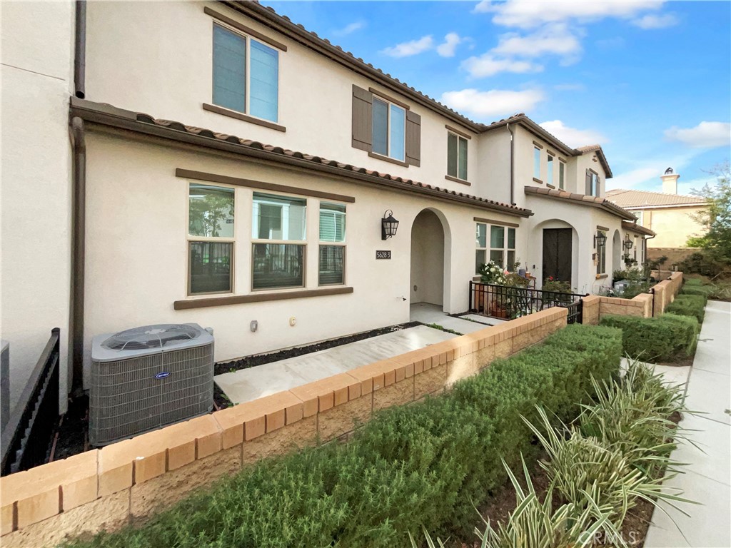 Photo 2 of 21 of 5628 Kate Way, Fontana, CA