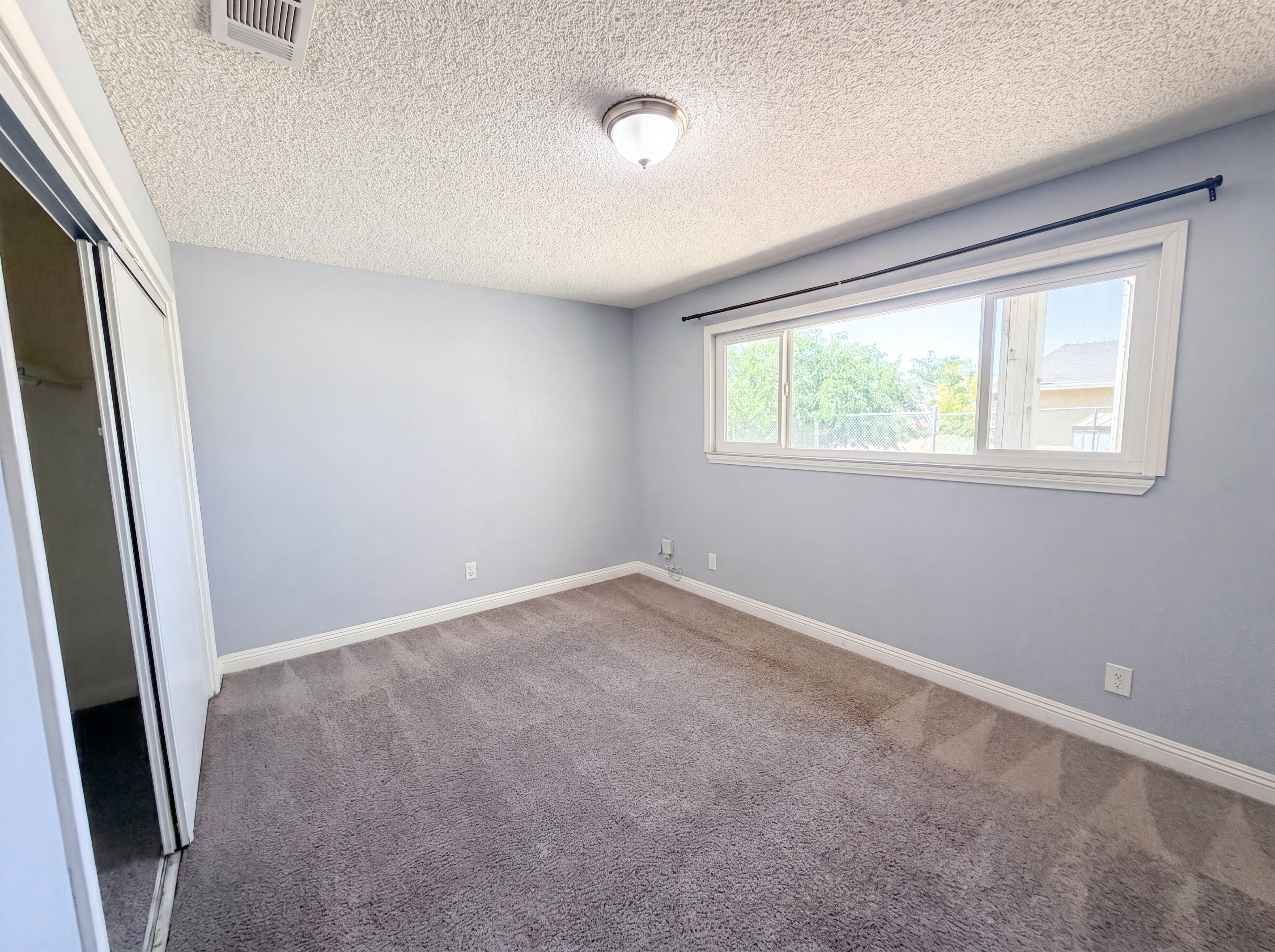 Photo 11 of 24 of 15929 La Verida Dr, Victorville, CA