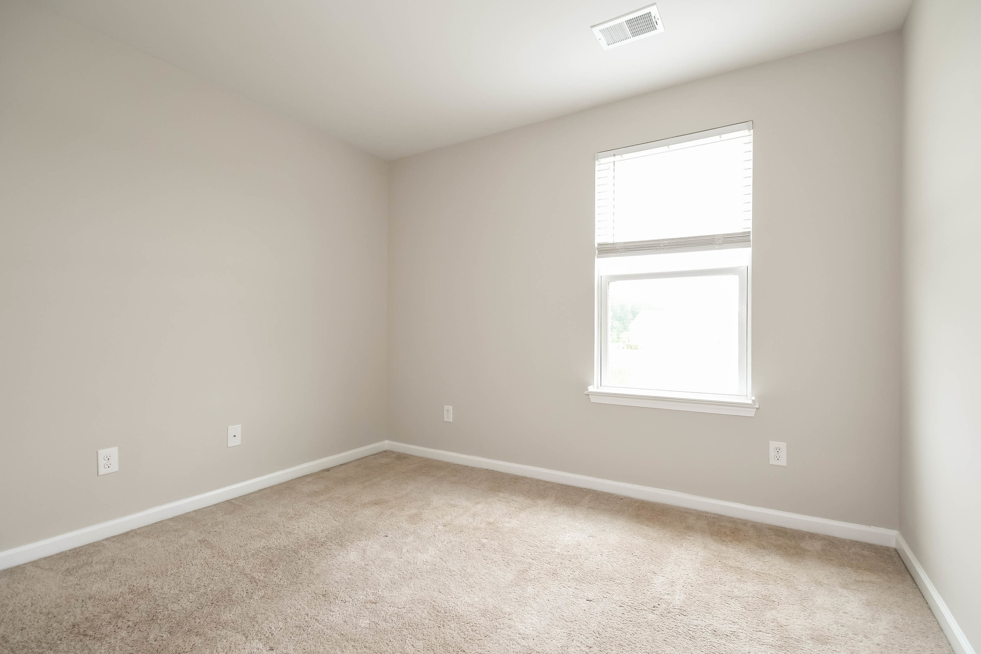 Photo 12 of 18 of 402 Bering Ln, Summerville, SC
