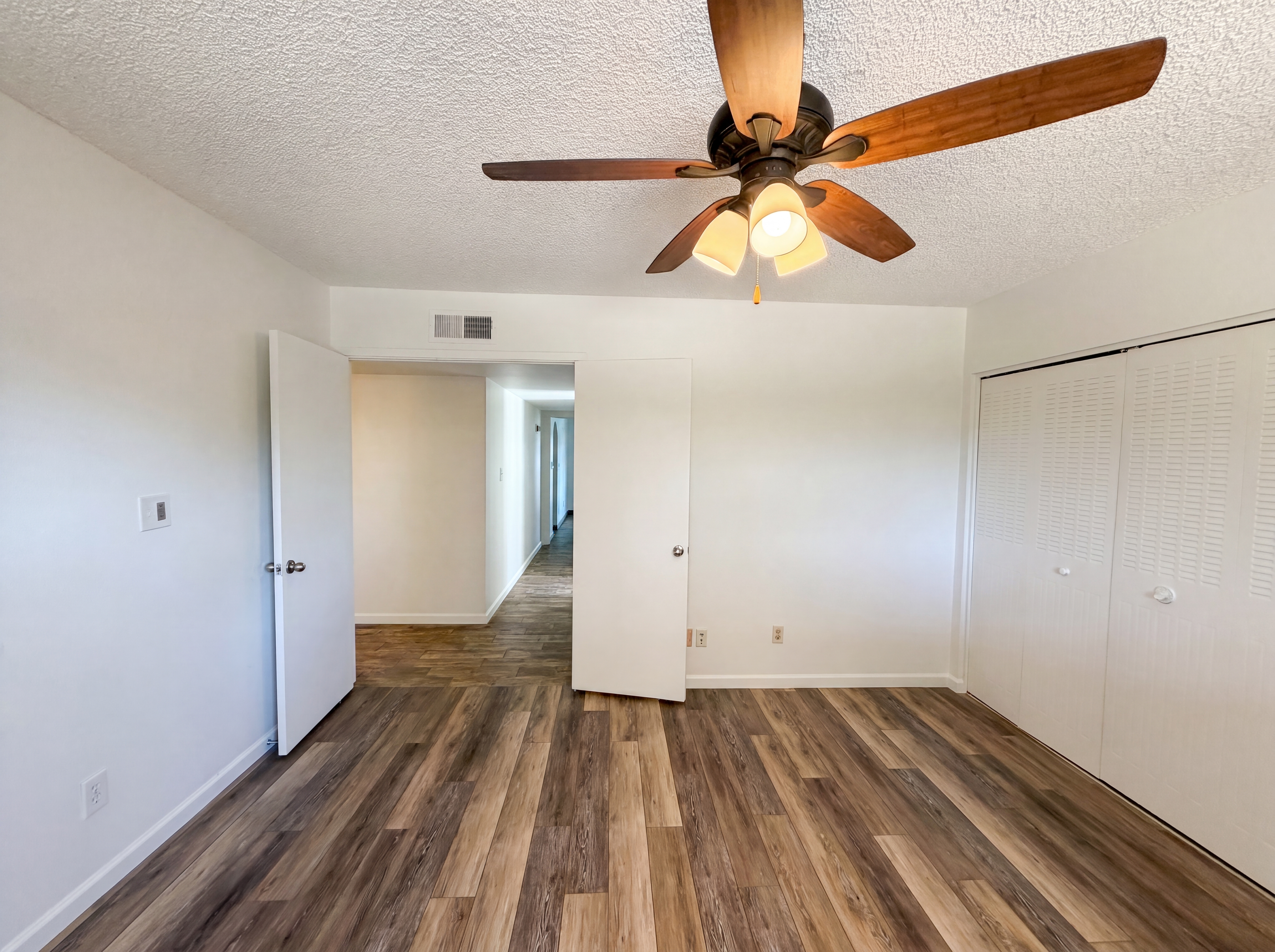 Photo 4 of 25 of 2115 W Danbury Rd, Phoenix, AZ