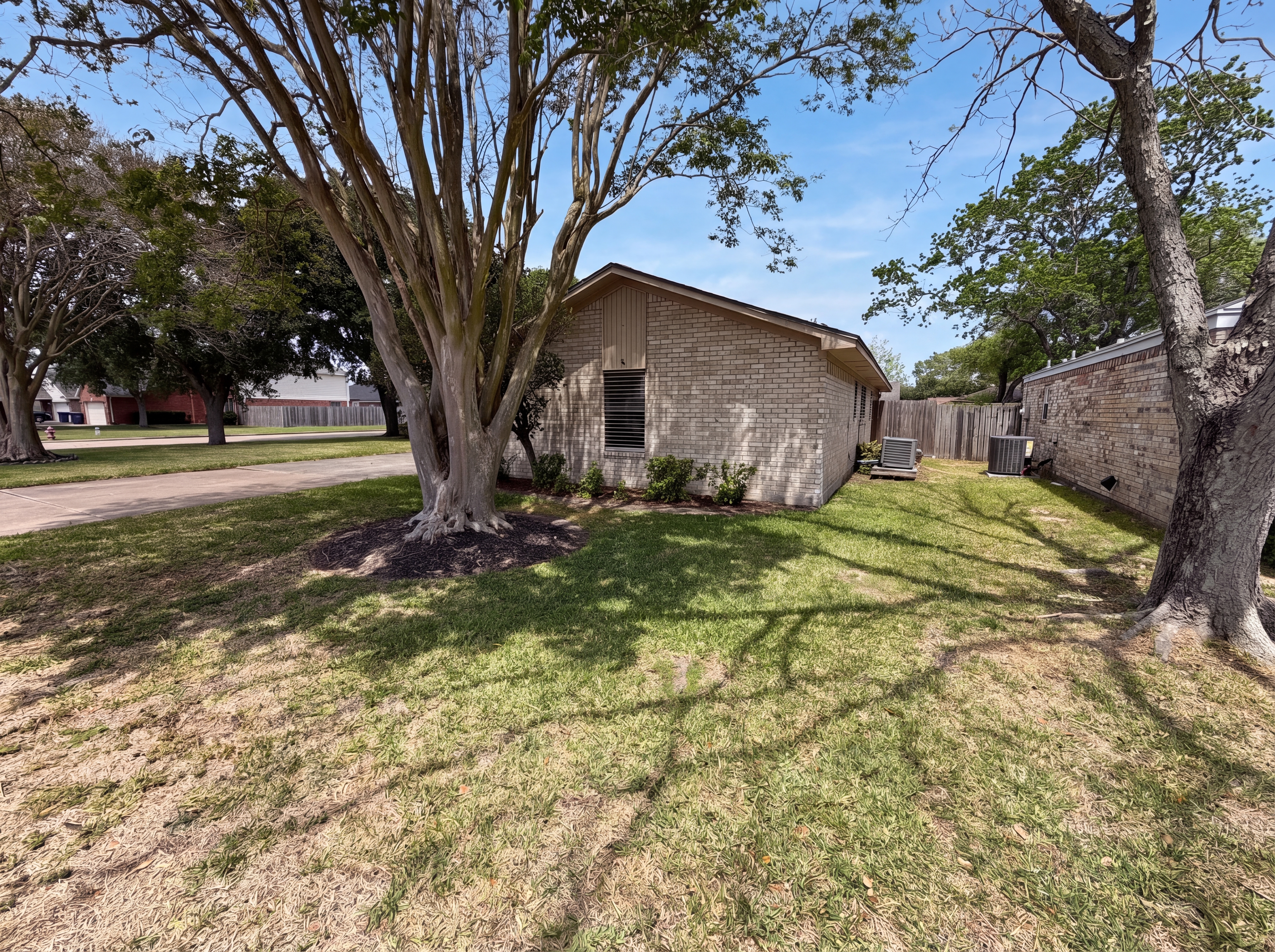 Photo 19 of 24 of 522 27th Ave N, Texas City, TX