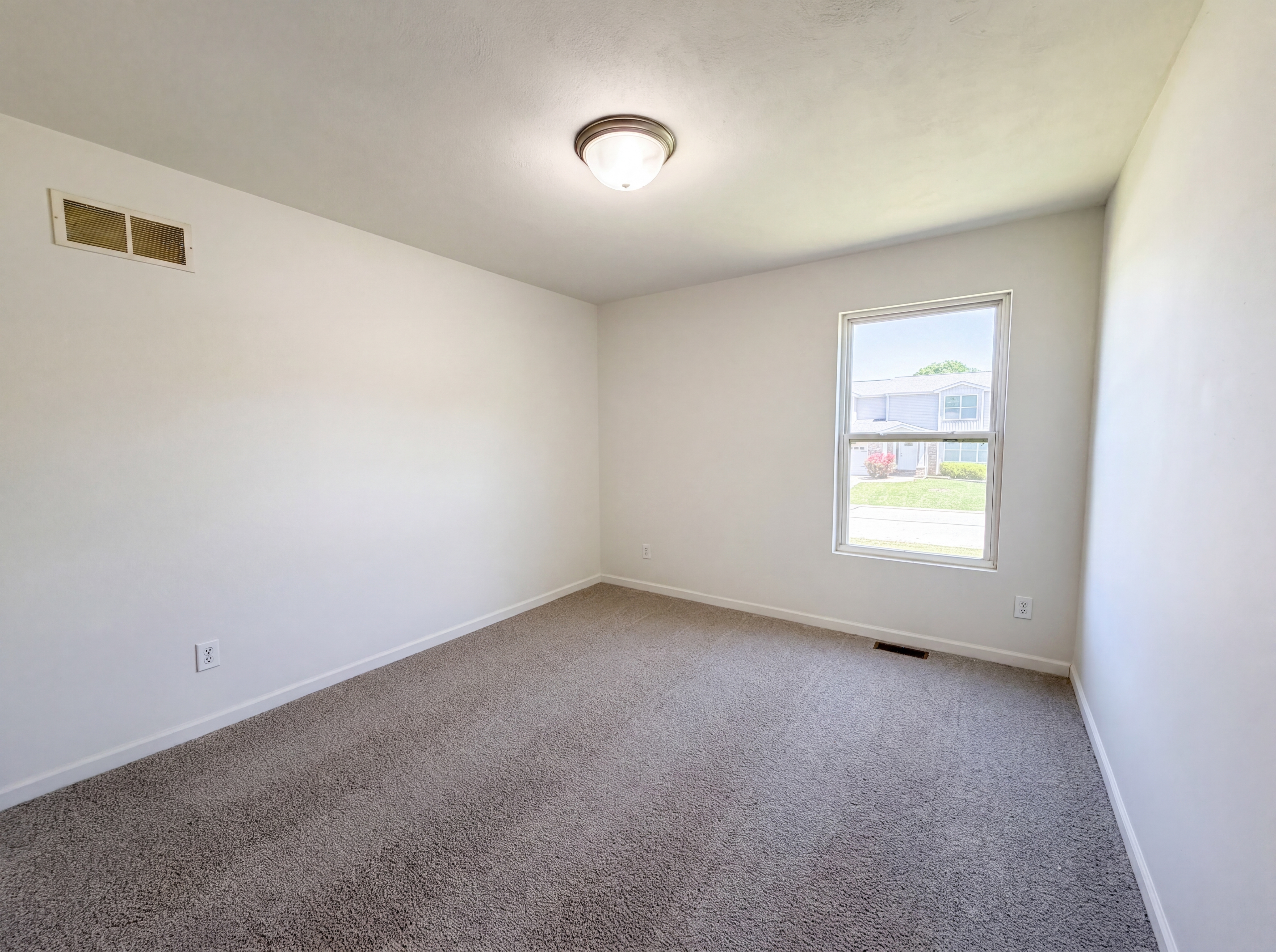 Photo 15 of 22 of 7932 Laurel Flats Dr, Caseyville, IL