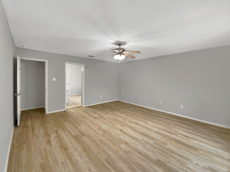 Photo 17 of 28 - 4803 Alta Loma Dr, Austin, TX 78749
