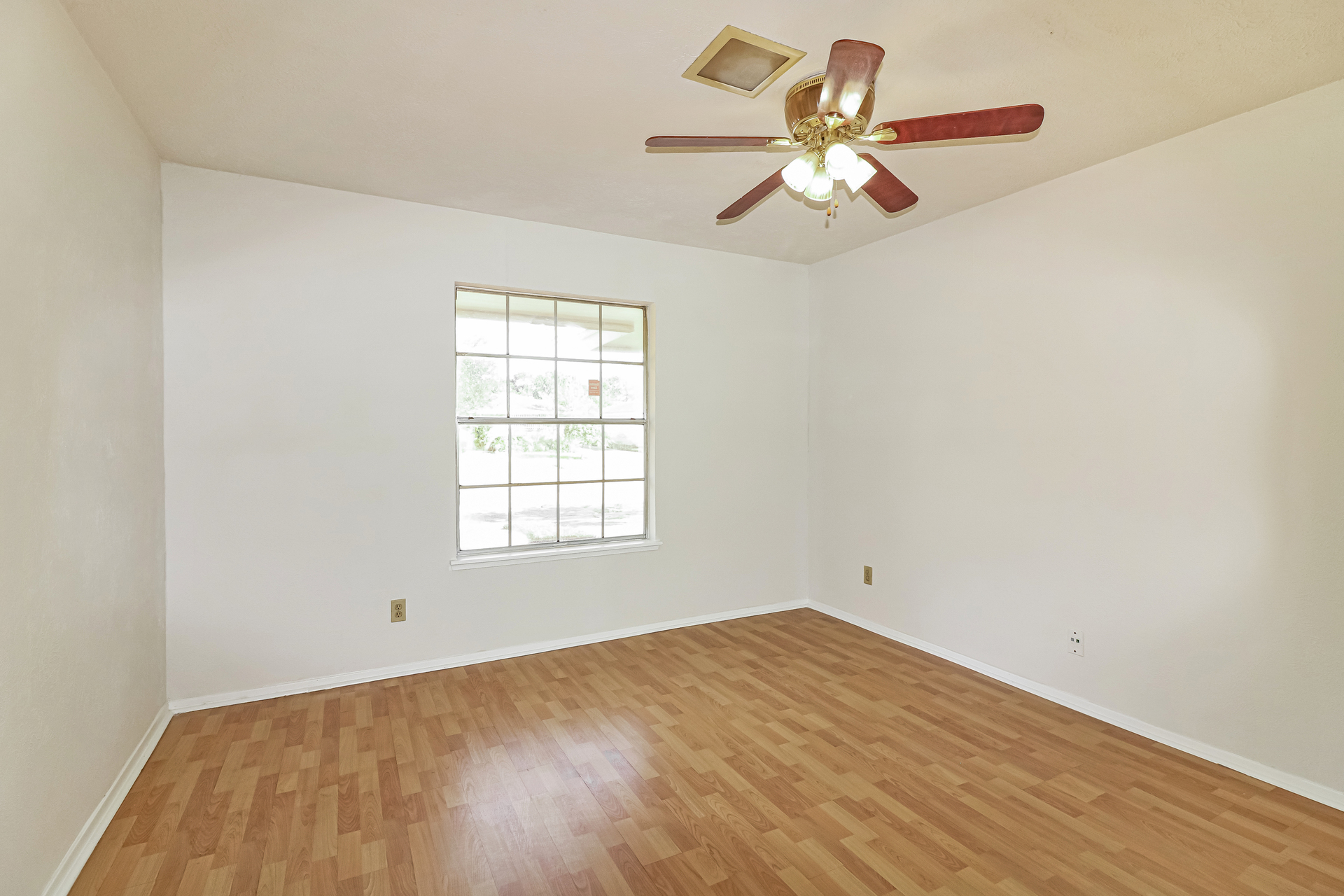 Photo 14 of 21 of 6409 Coral Gables Dr, Corpus Christi, TX