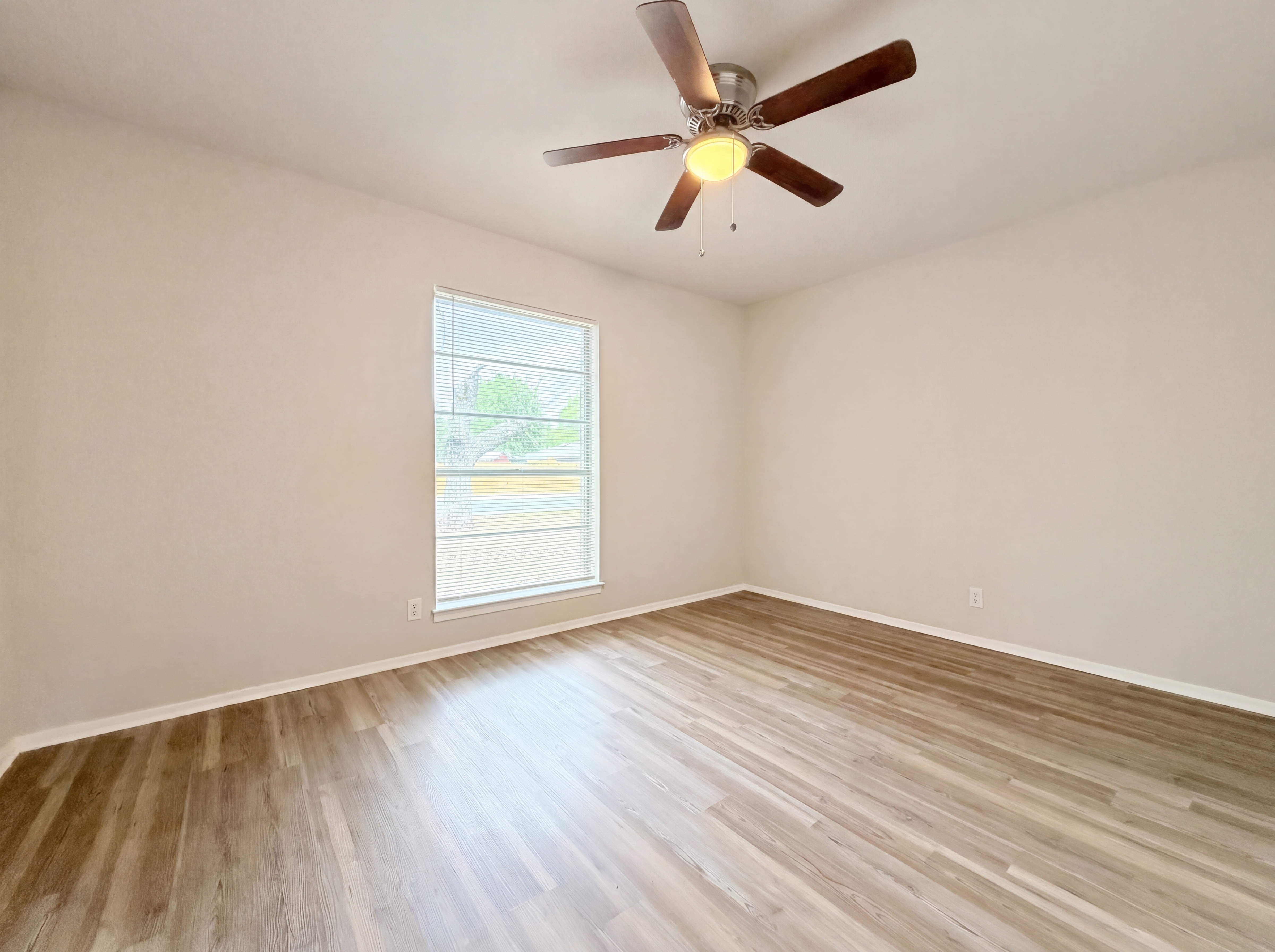 Photo 8 of 17 of 208 Forest Way, Schertz, TX