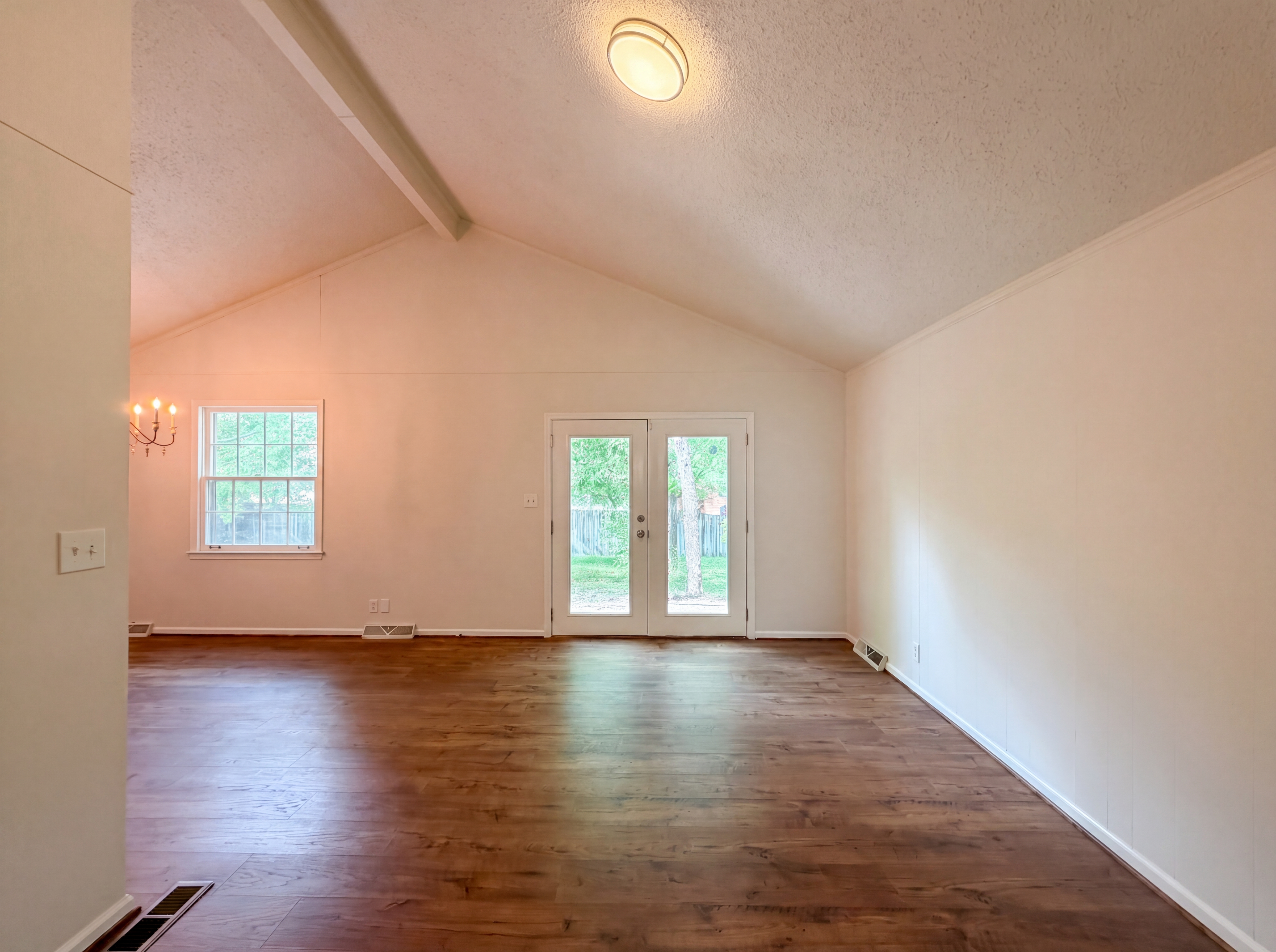 Photo 9 of 23 of 242 Kingswood Dr, Clarksville, TN