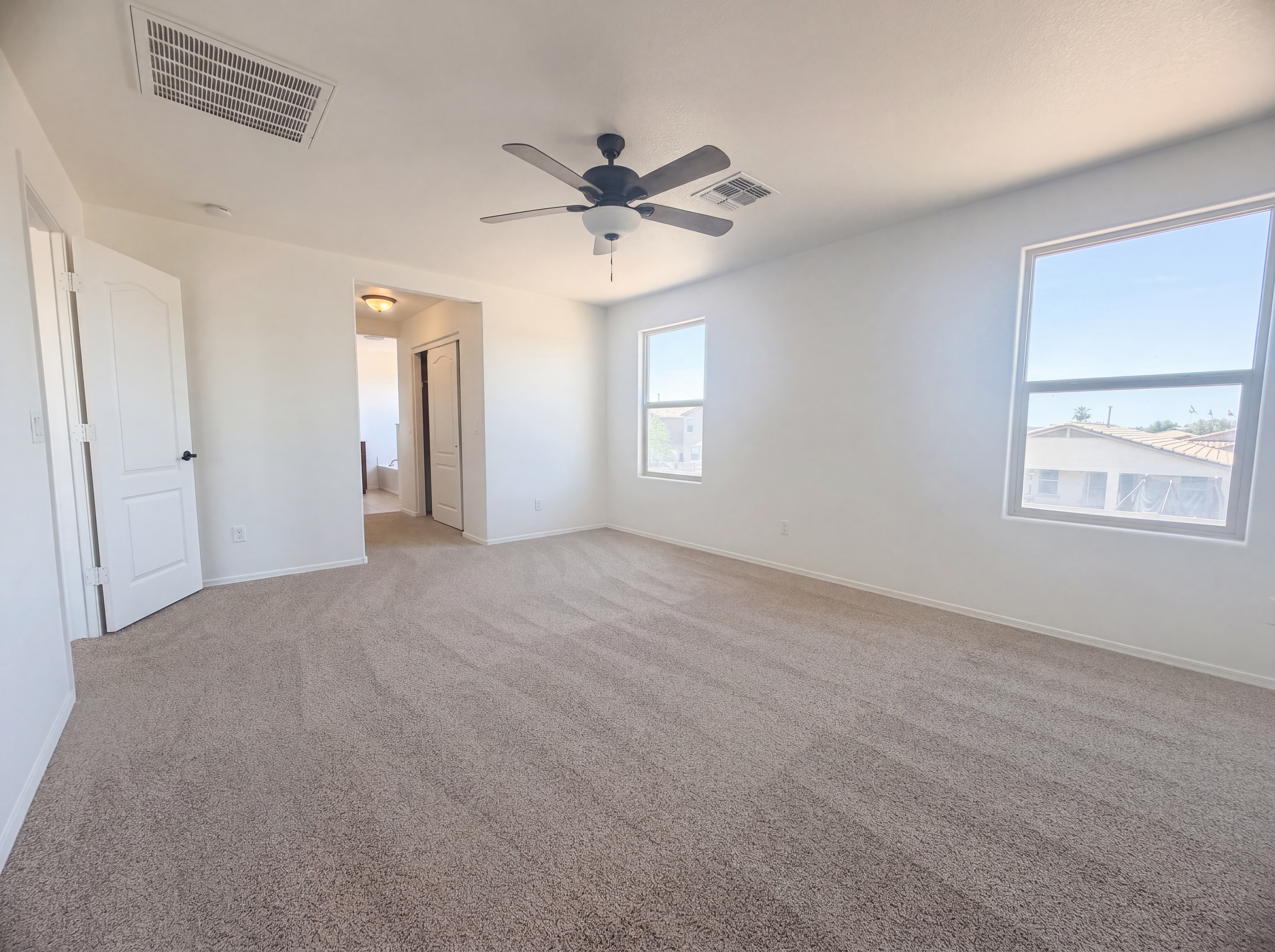 Photo 8 of 18 of 1043 E Daniella Dr, San Tan Valley, AZ