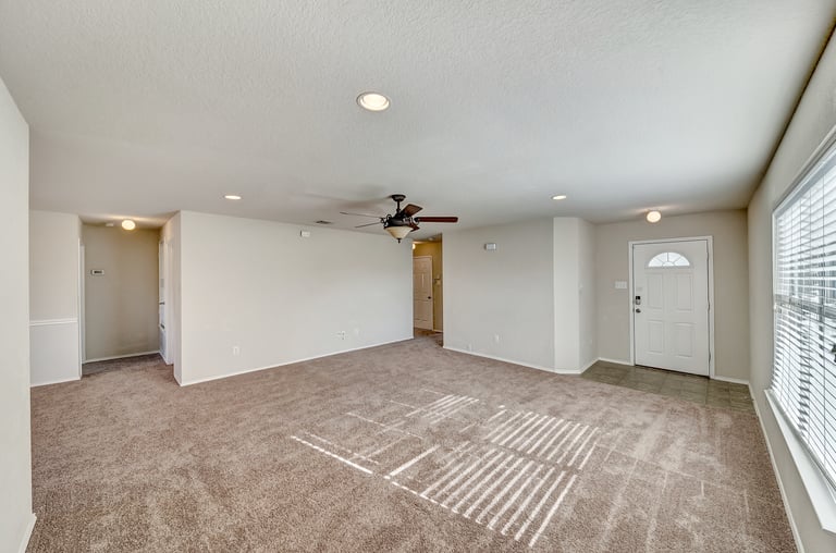 Photo 13 of 24 - 736 Redwing Dr, Fort Worth, TX 76131