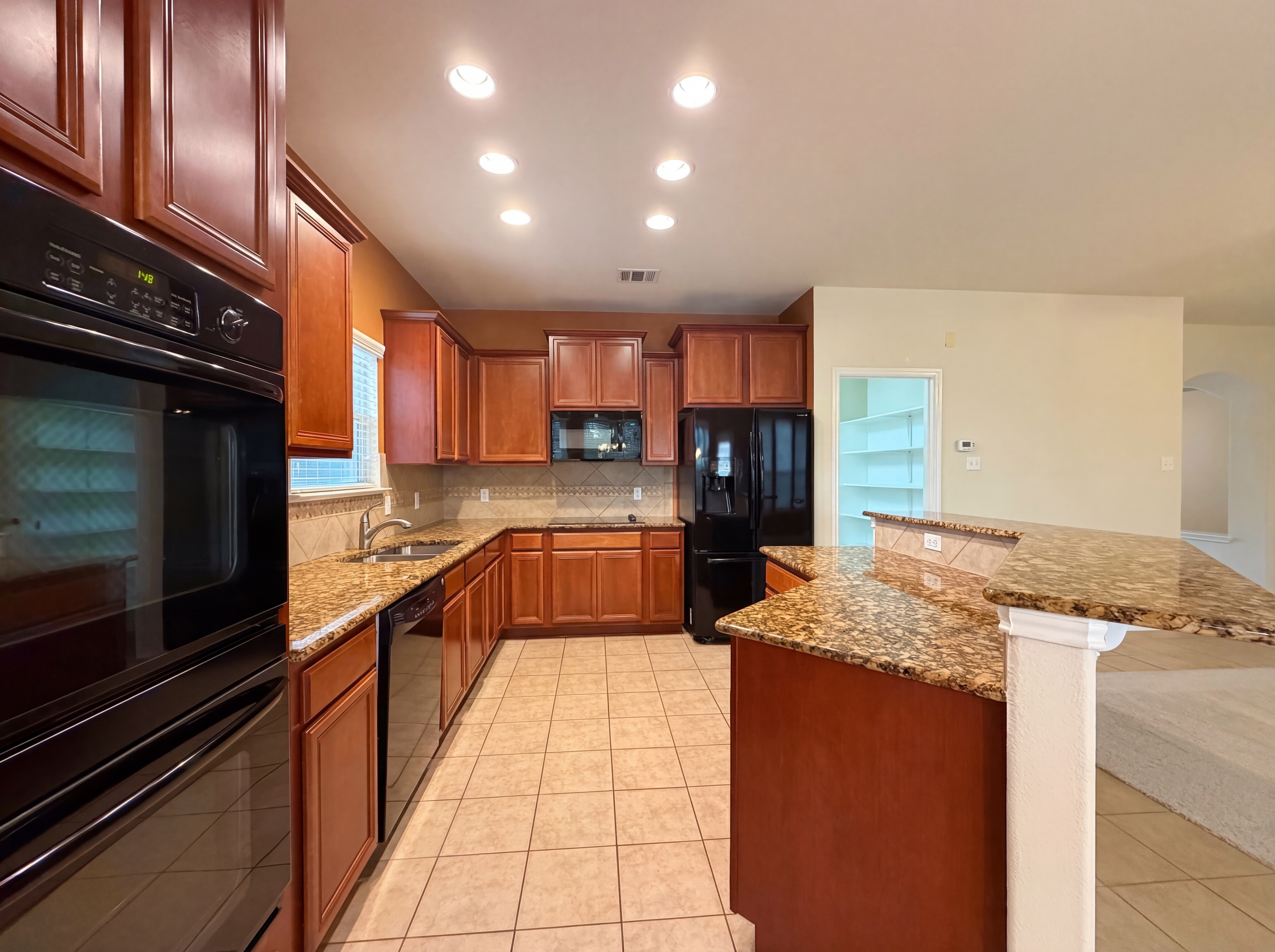 Photo 11 of 24 of 6206 Suellen Ln, Killeen, TX