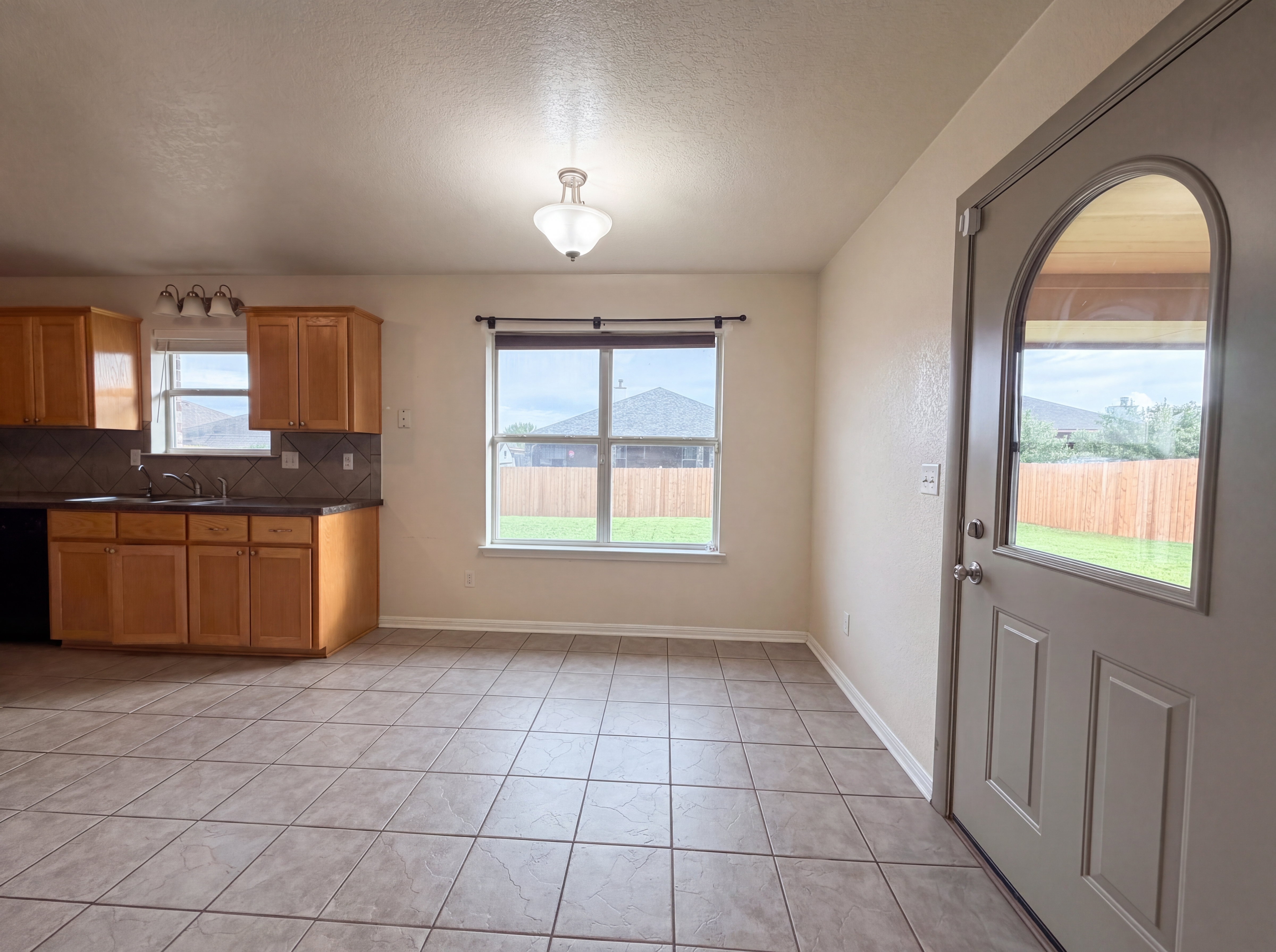 Photo 6 of 16 of 3905 Llano Estacado Ct, Killeen, TX