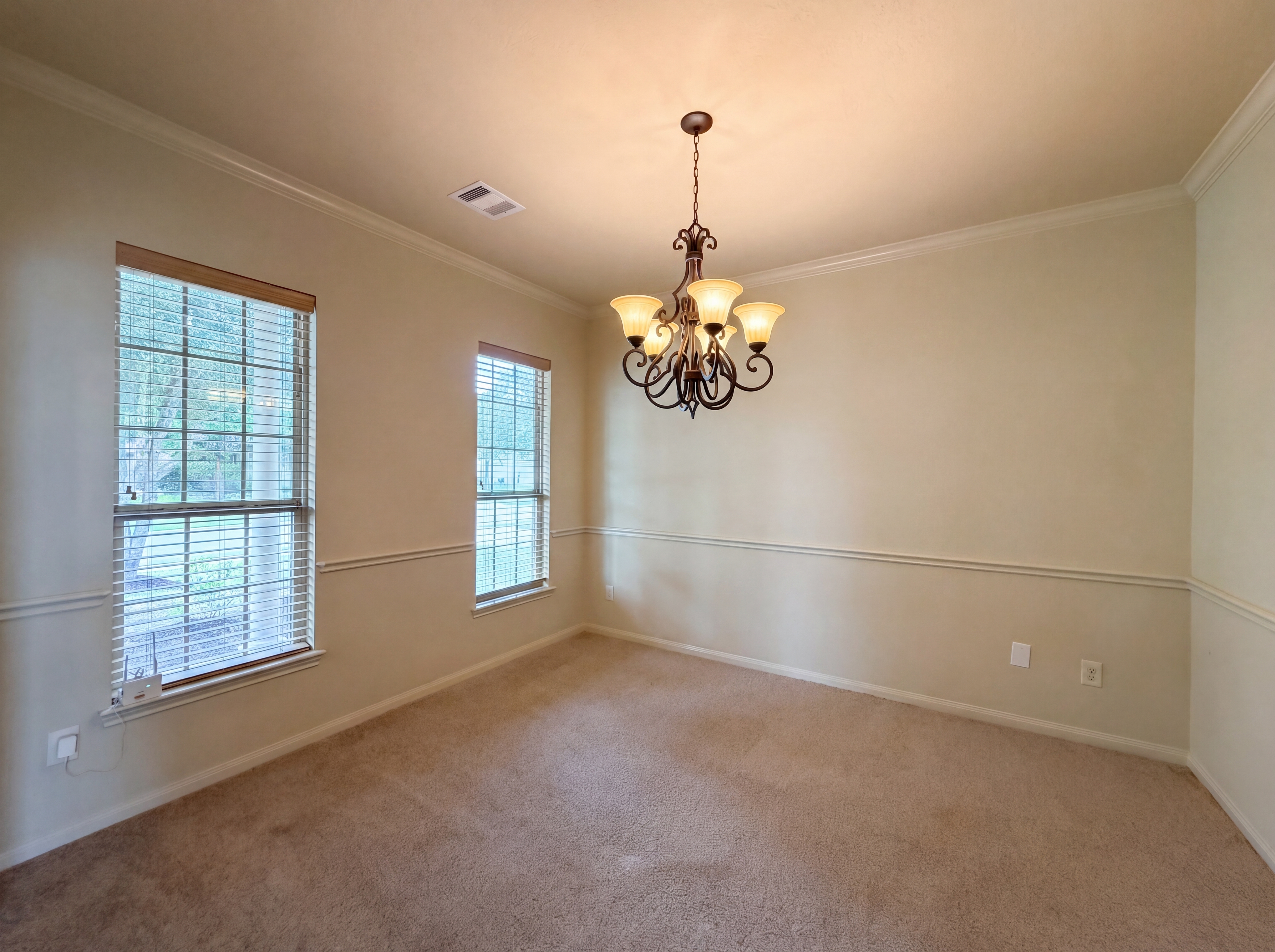 Photo 10 of 25 of 4710 Autumn Pine Ln, Houston, TX