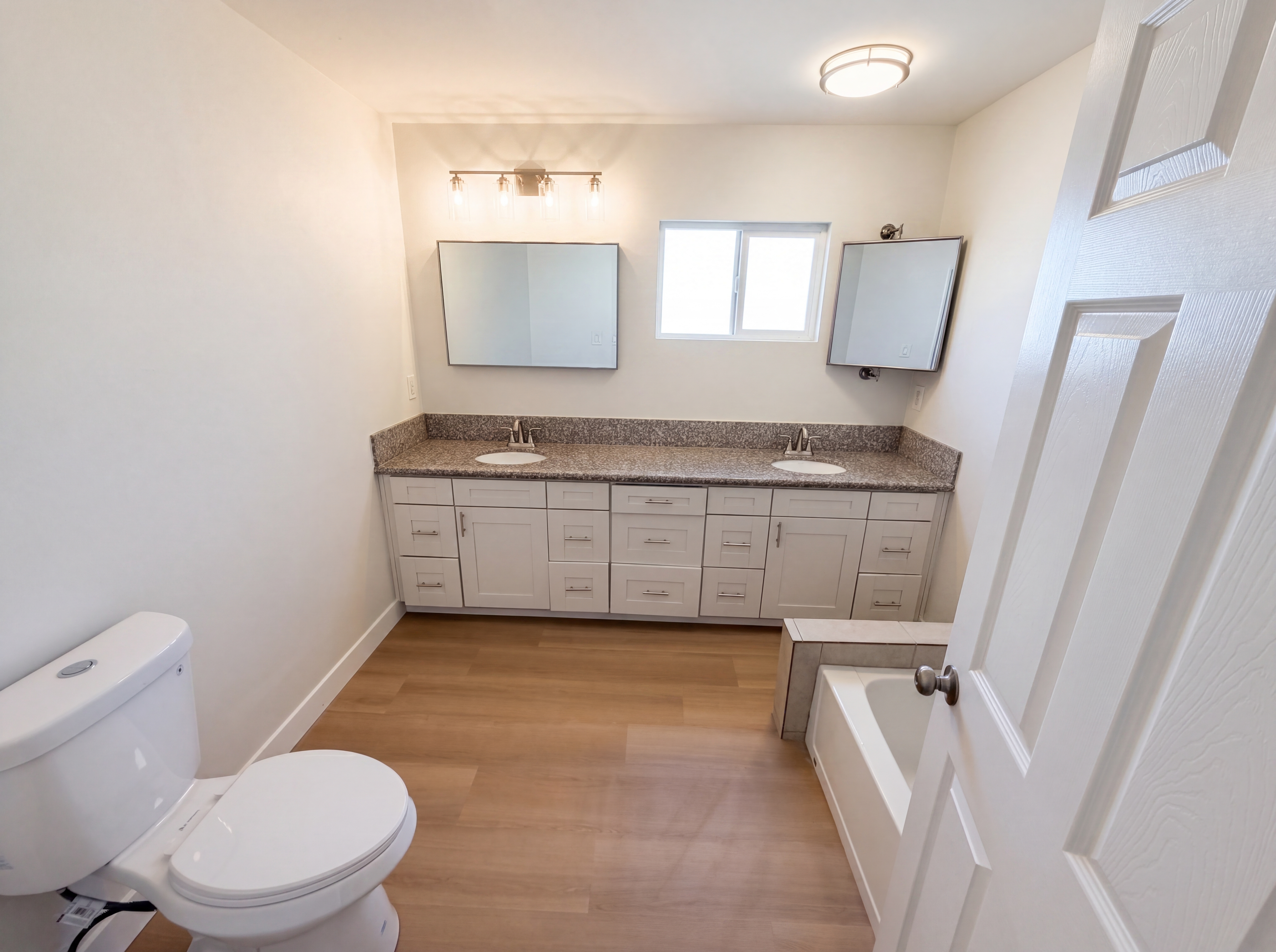 Photo 16 of 27 of 818 W 130th St, Compton, CA