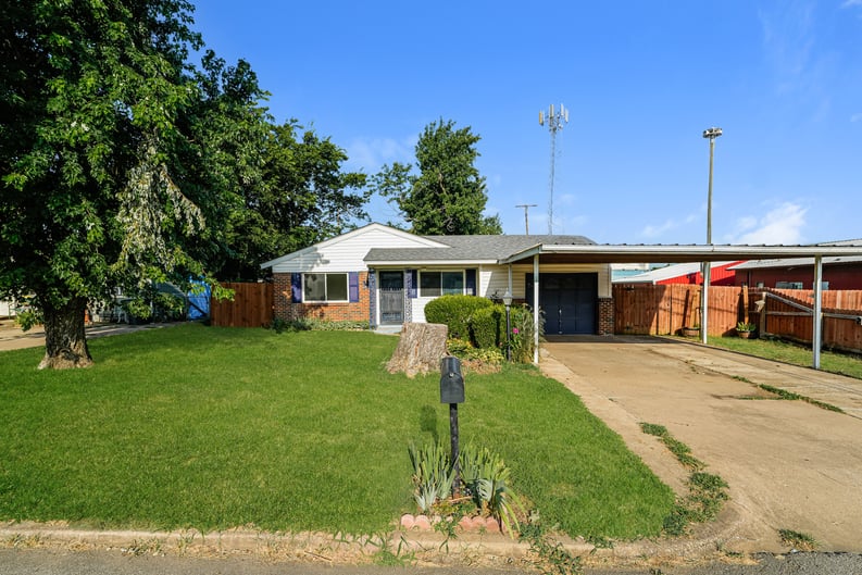 Property photo 1 of 44 S 200th East Ave