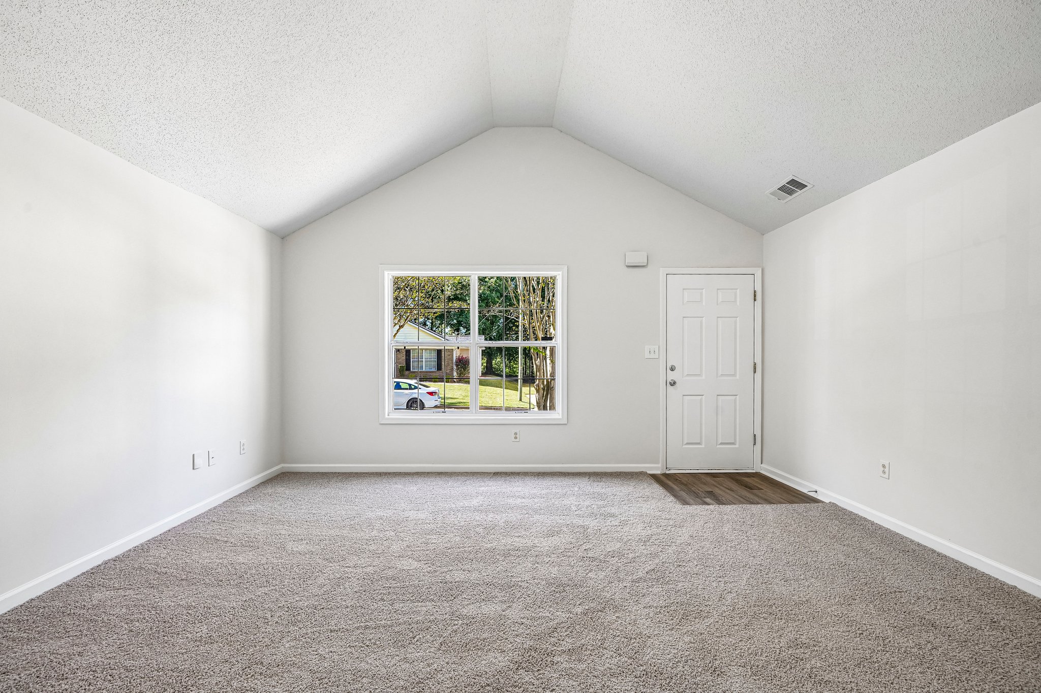 Photo 8 of 22 of 7121 Ravenwood Ln, Lithonia, GA