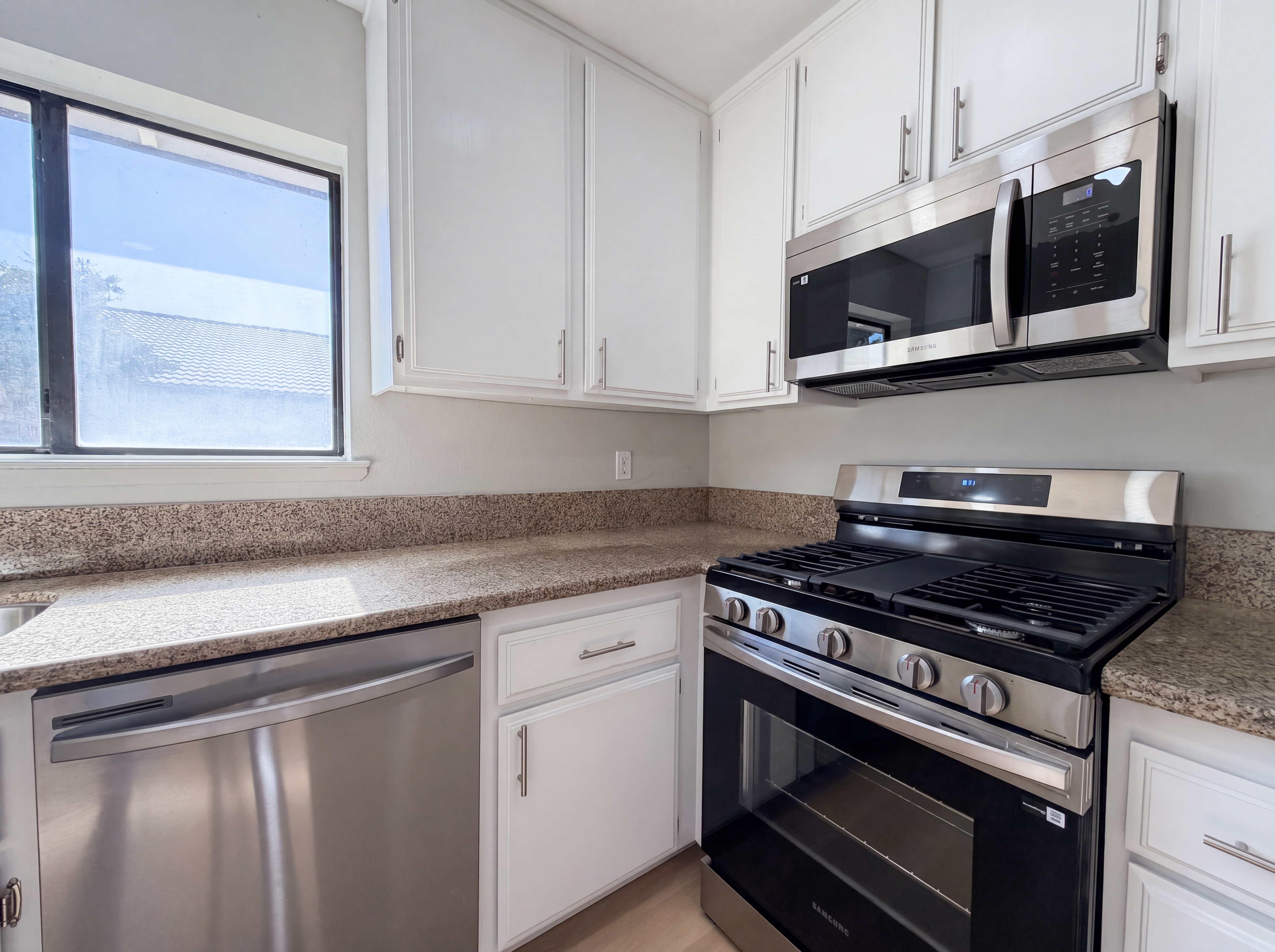 Photo 8 of 25 of 42355 Willeta Ave, Lancaster, CA