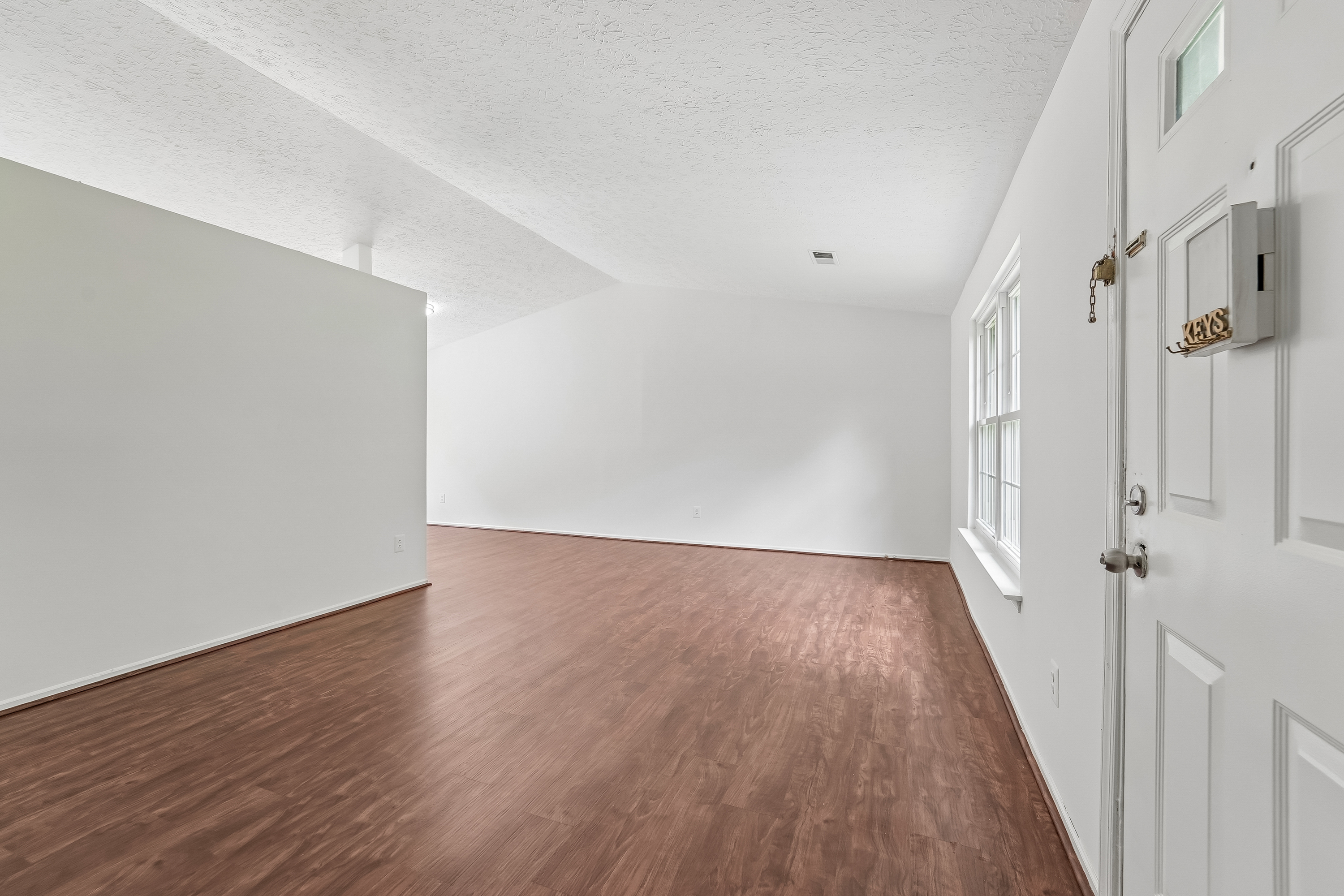 Photo 6 of 19 of 1502 Clearfield Cir, Severn, MD