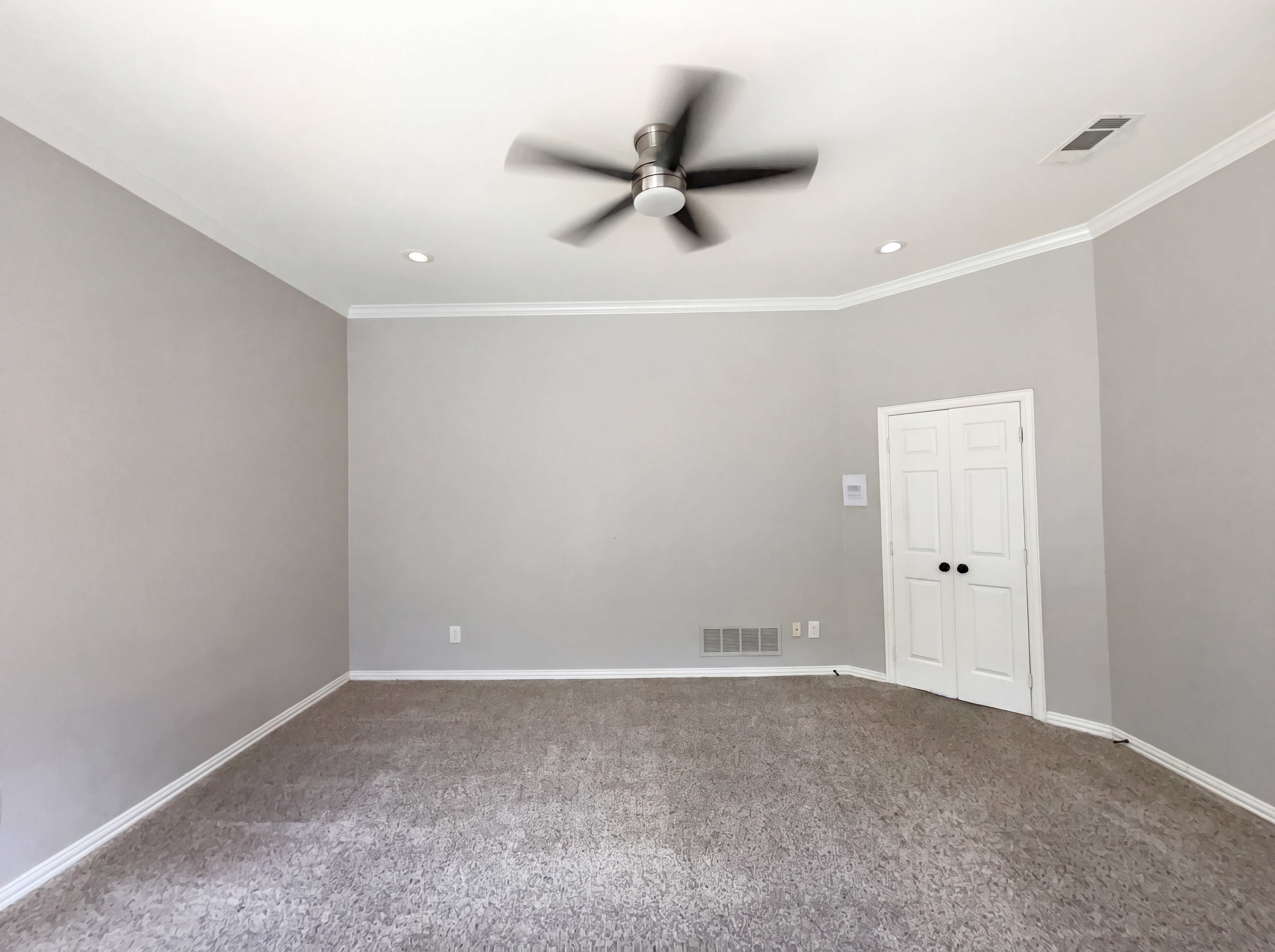 Photo 4 of 19 of 2400 Creekview Dr, Plano, TX