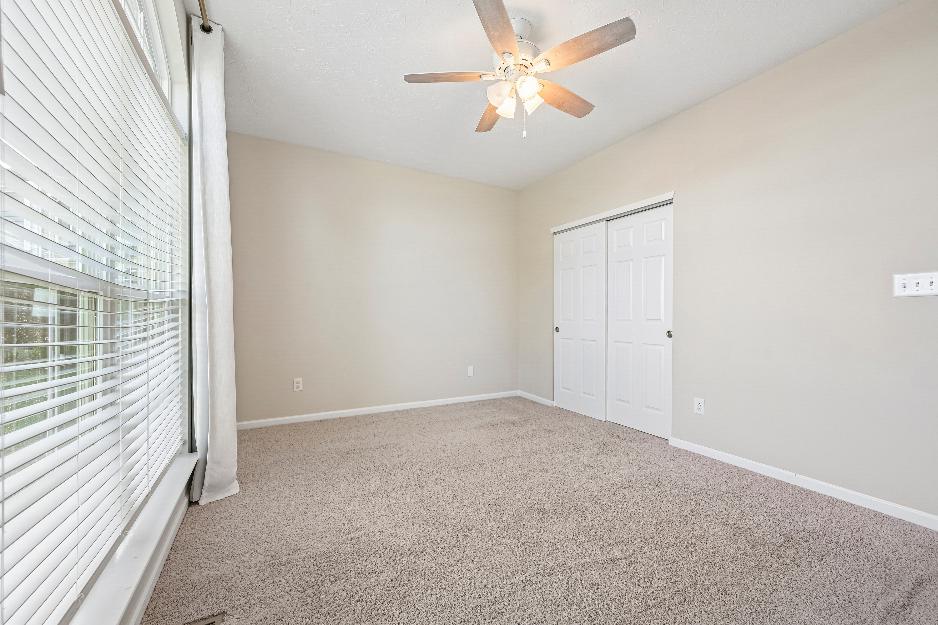Photo 27 of 44 of 21323 Wharfdale Dr, Noblesville, IN