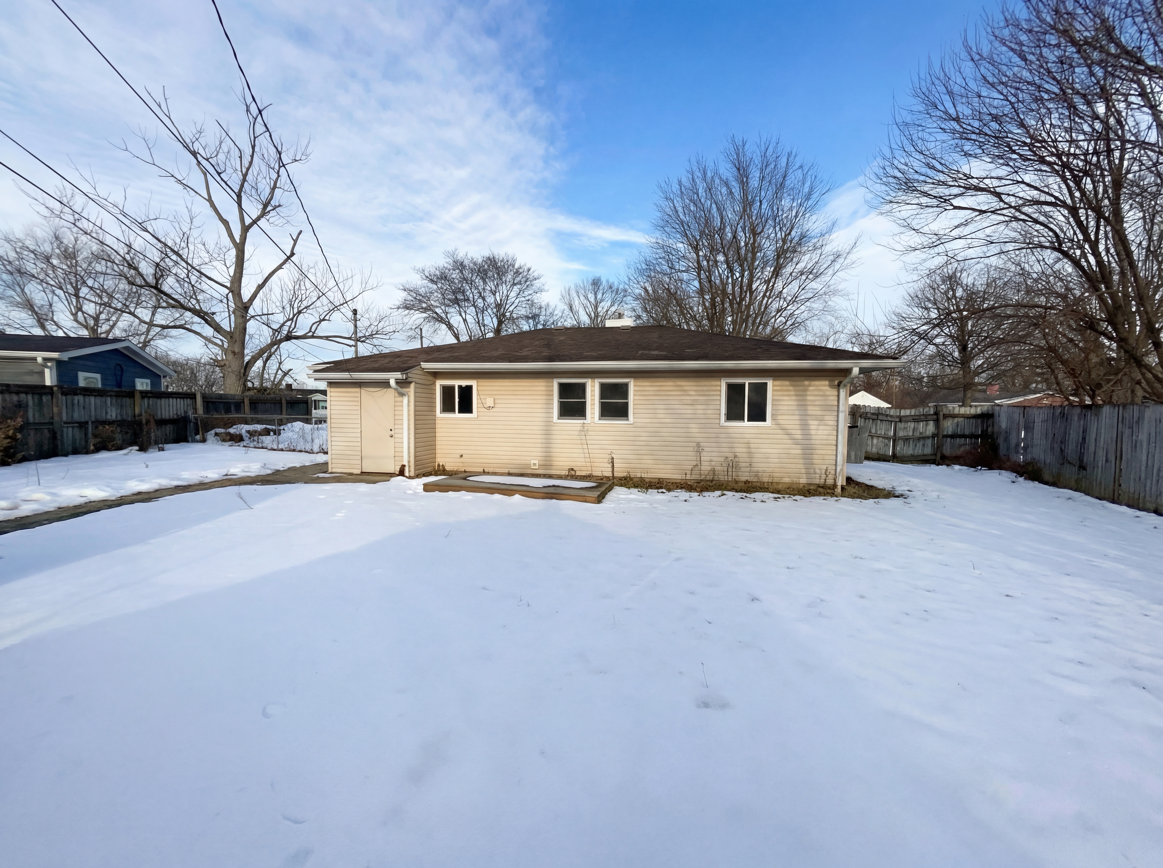 Photo 5 of 16 of 217 Crestwood Dr, Whiteland, IN