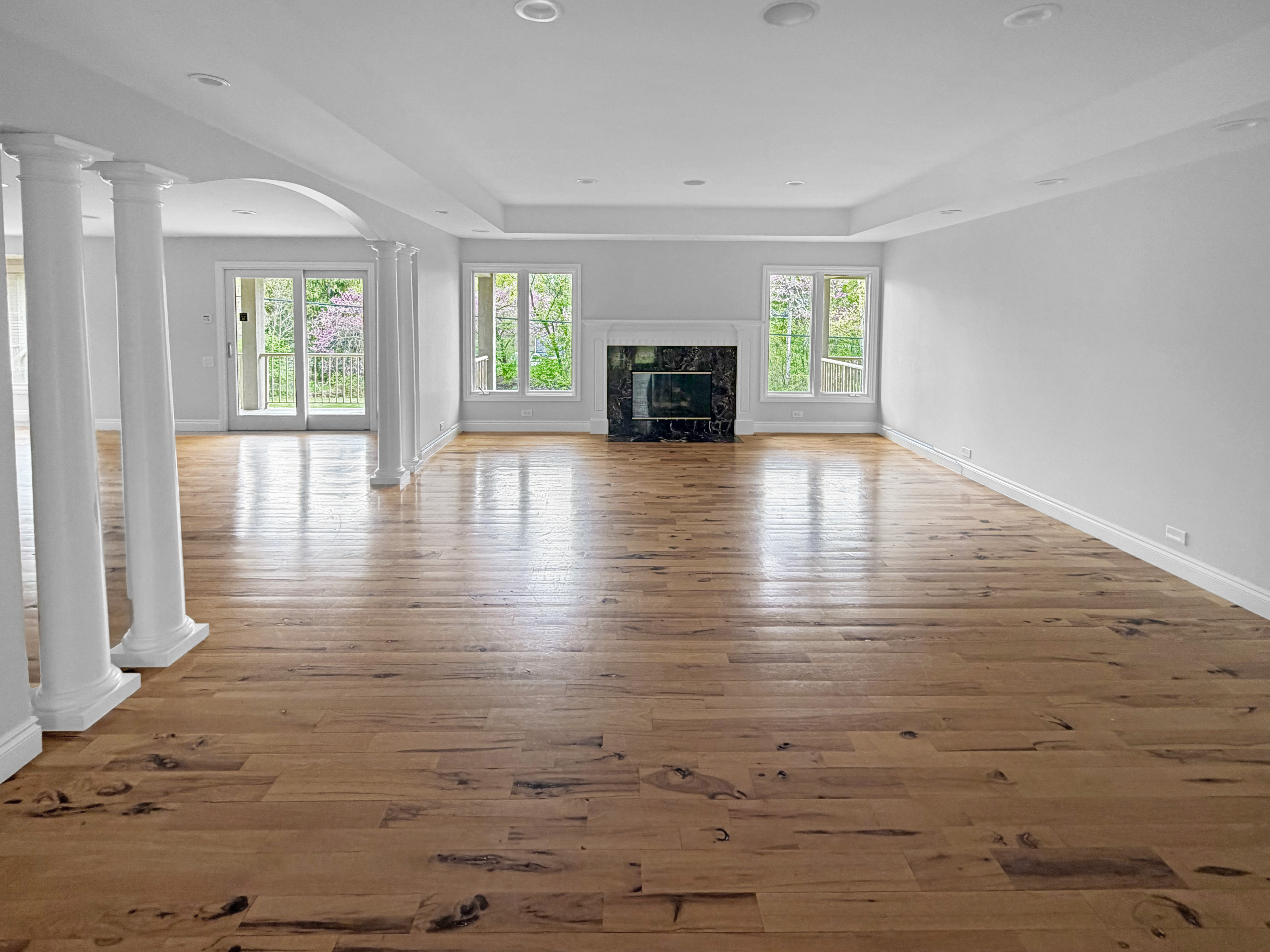 Photo 3 of 38 of 35854 Castlemeadow Dr, Farmington Hills, MI