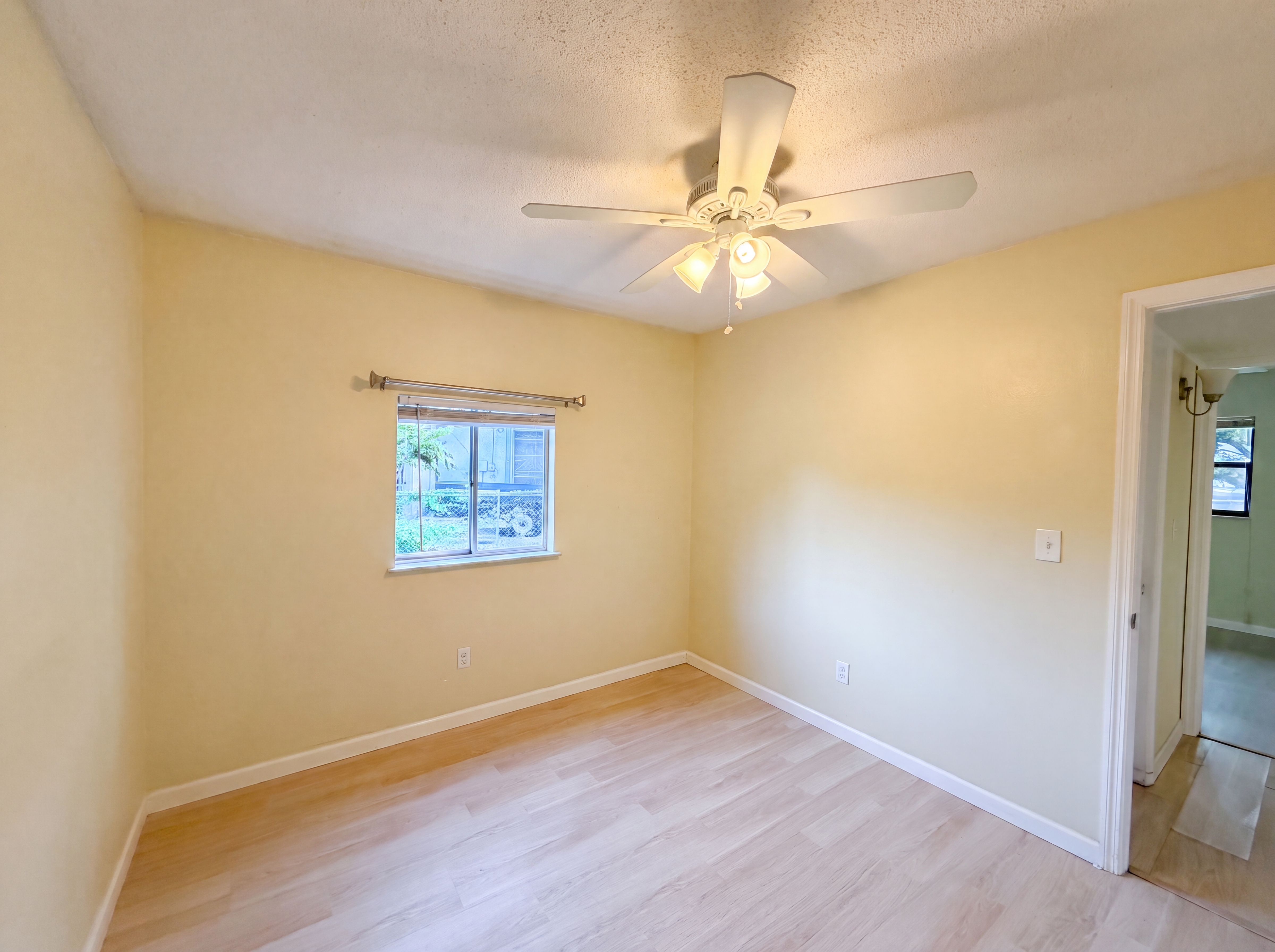 Photo 15 of 26 of 722 Virginia Ln, Apopka, FL