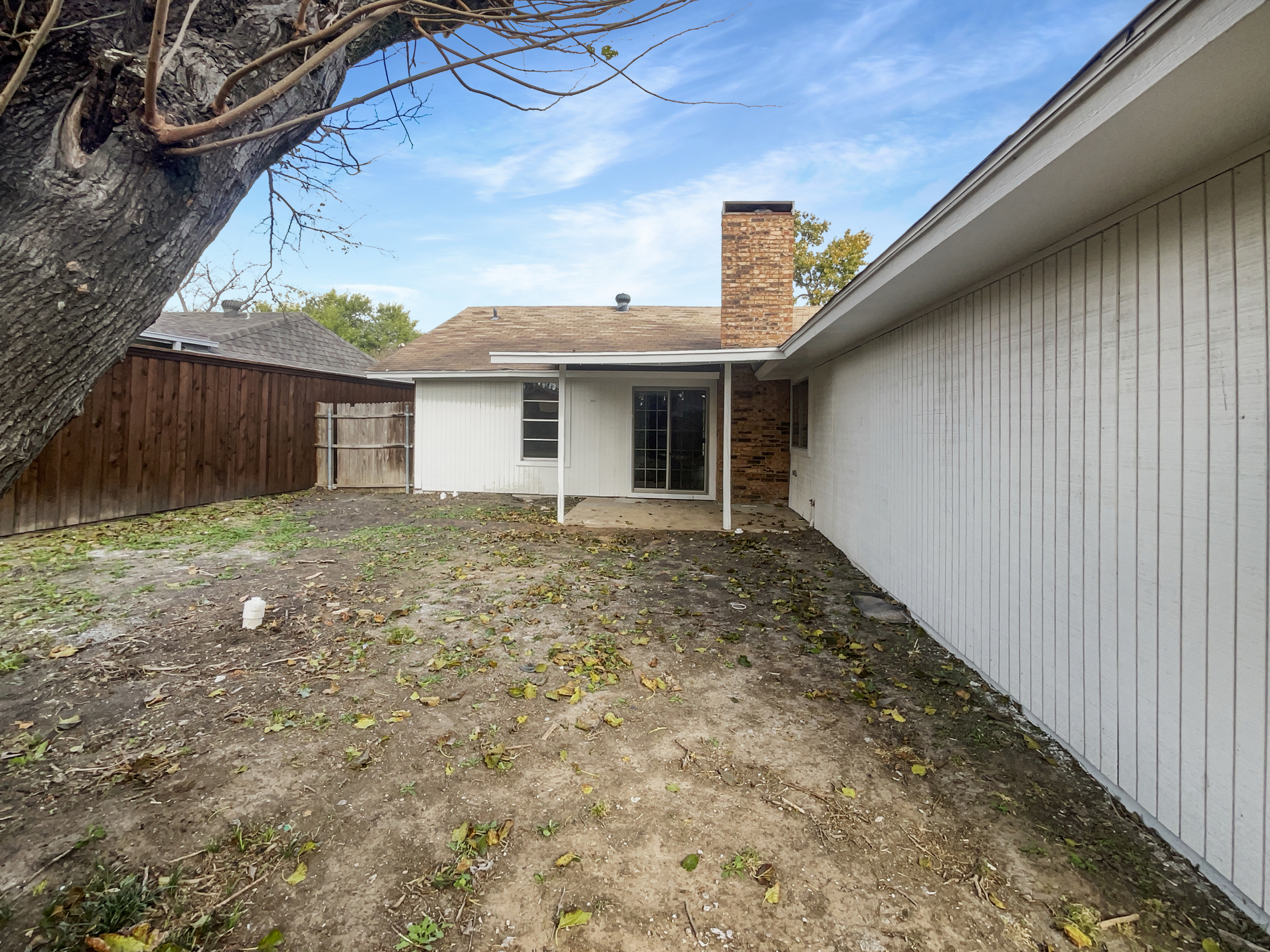 Photo 6 of 25 of 1426 Whiteoak Dr, Garland, TX
