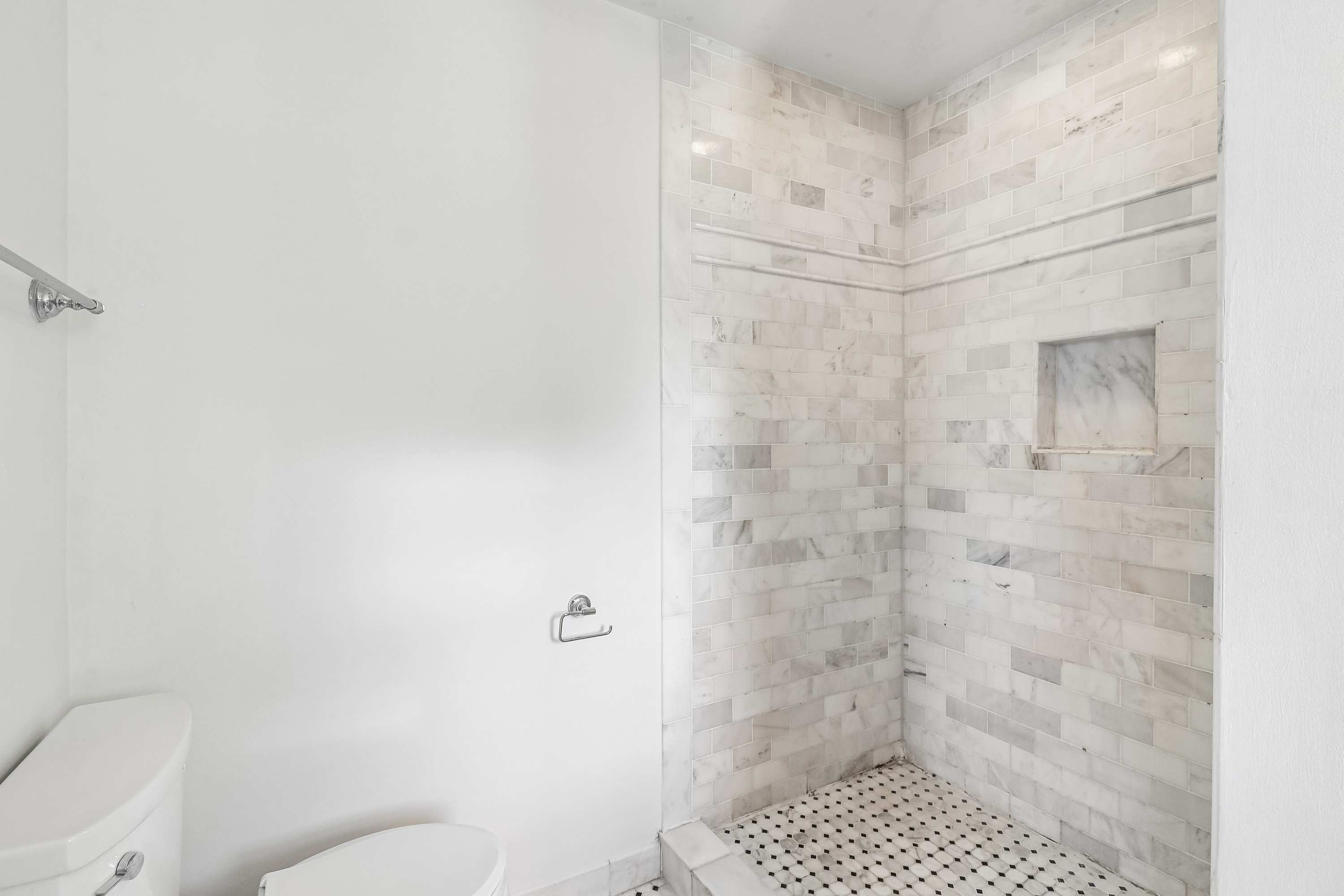 Photo 6 of 46 of 1053 Laurel Ln, Naperville, IL